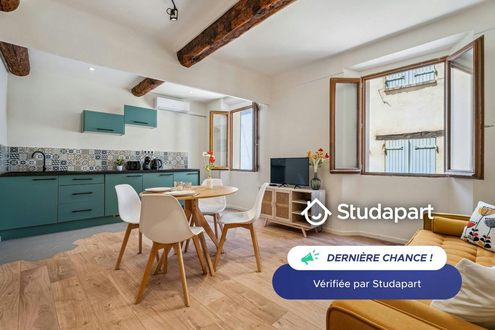 Apartment for rent for €950 per month in Antibes, Rue du Haut Castelet