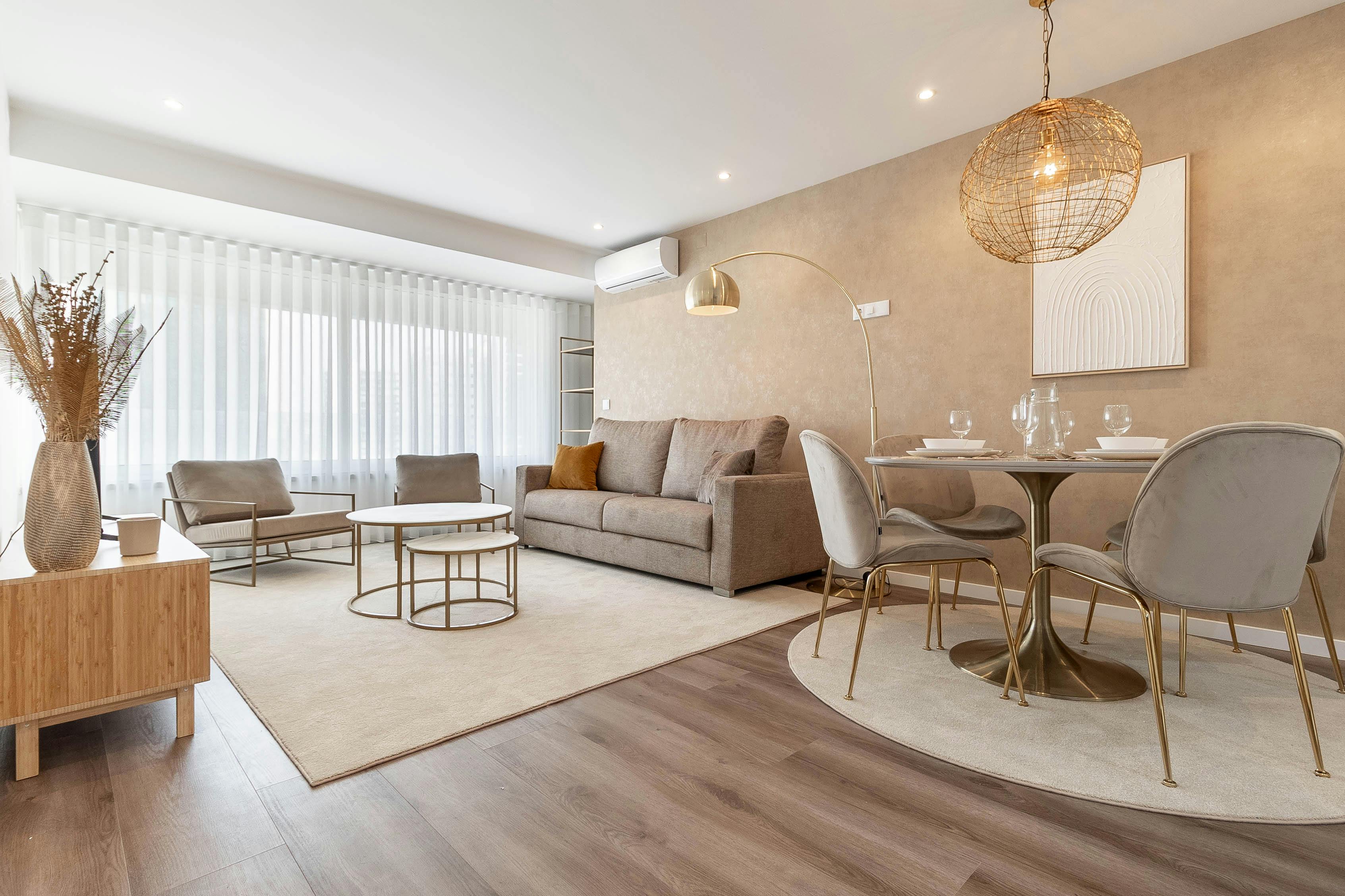 Apartment for rent for €1,869 per month in Lisbon, Rua Basílio Teles