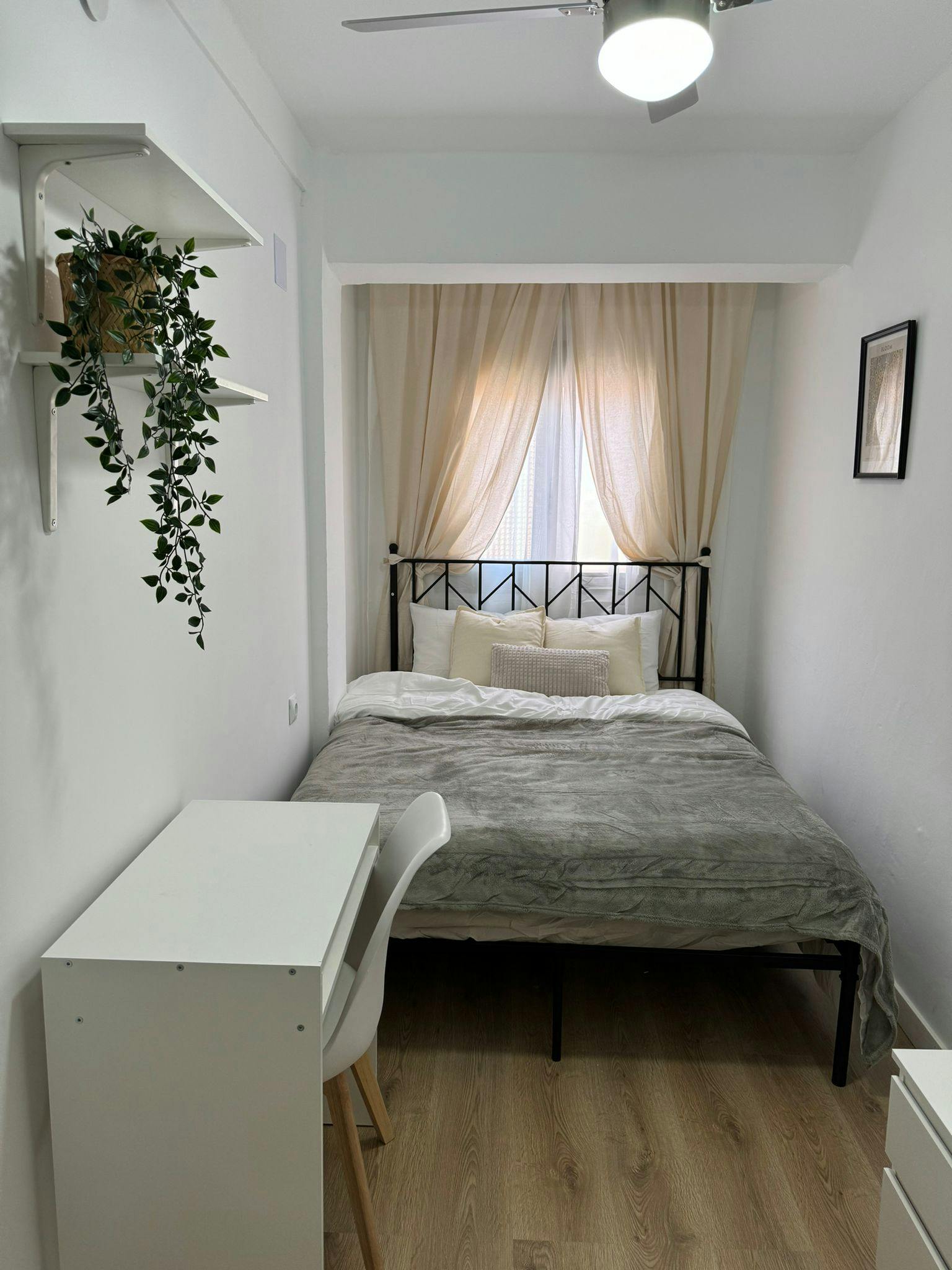 Отдельная комната сдается в аренду за 270 € в месяц в Burjassot, Carrer José Carsi