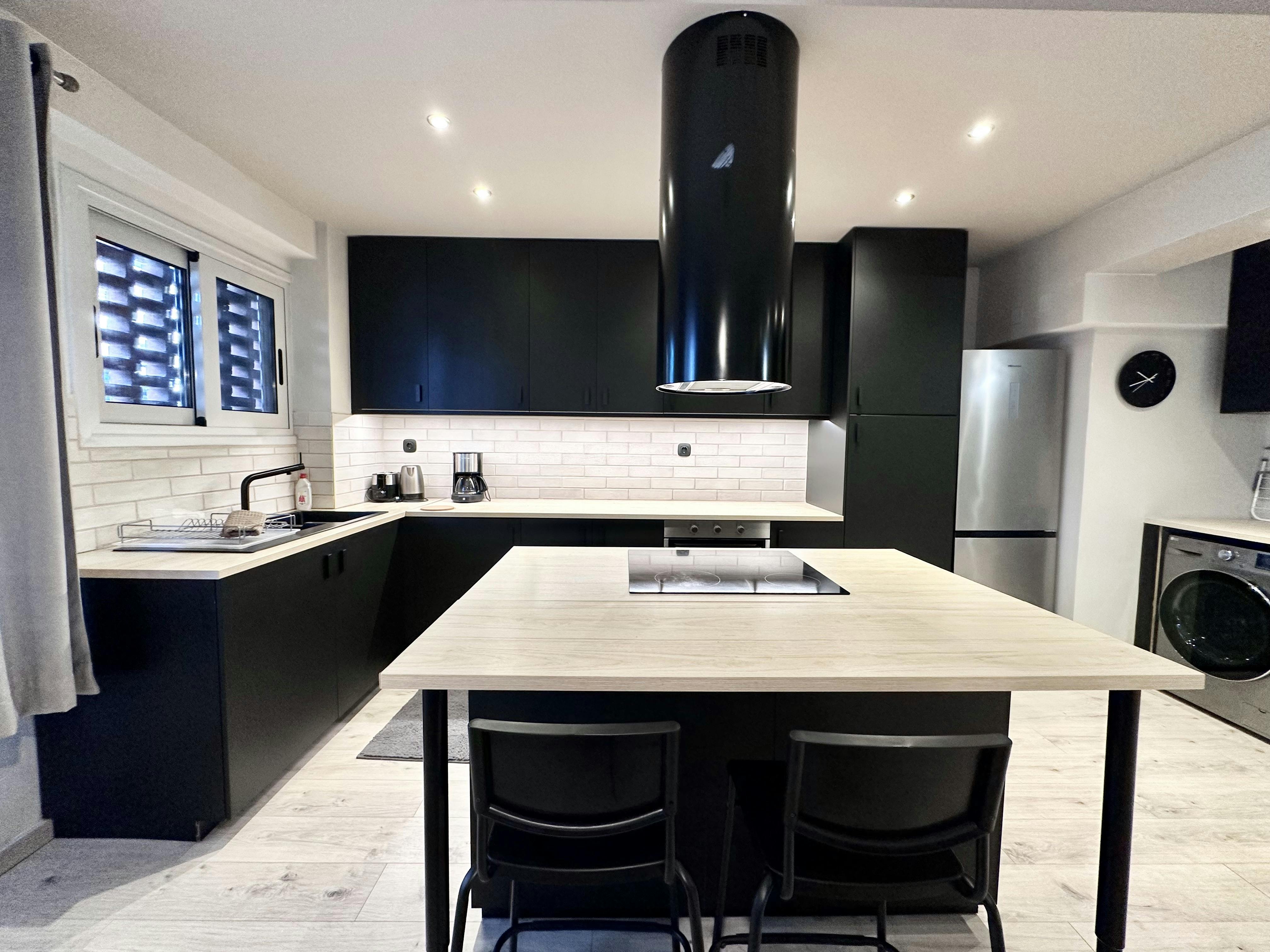 单间公寓 正在以 €1,000 的月租出租，其位于 Álimos, Ethnarchou Makariou