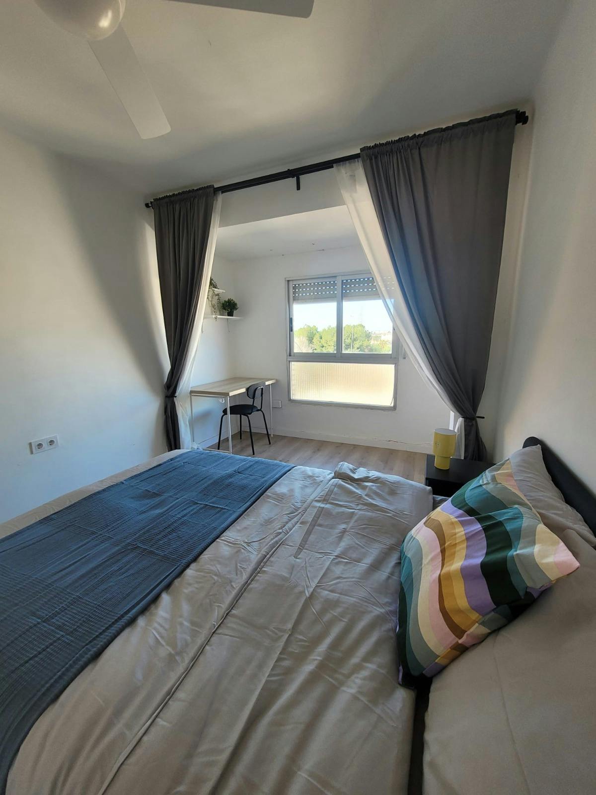 Private room for rent for €395 per month in Xirivella, Avinguda del Camí Nou