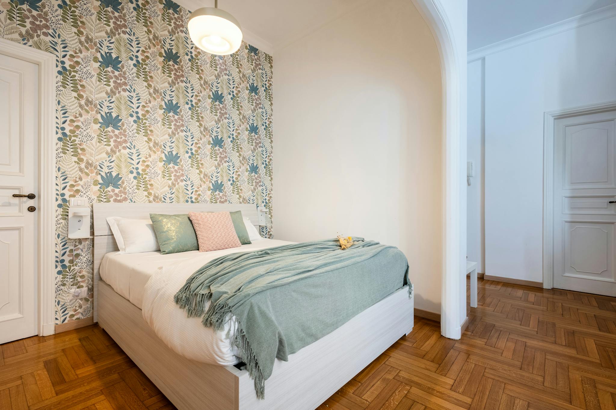 Via del Moro, Rome preview