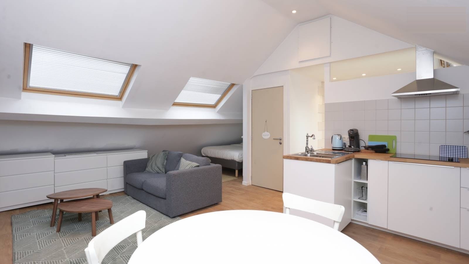 单间公寓 正在以 €850 的月租出租，其位于 Etterbeek, Avenue d'Auderghem