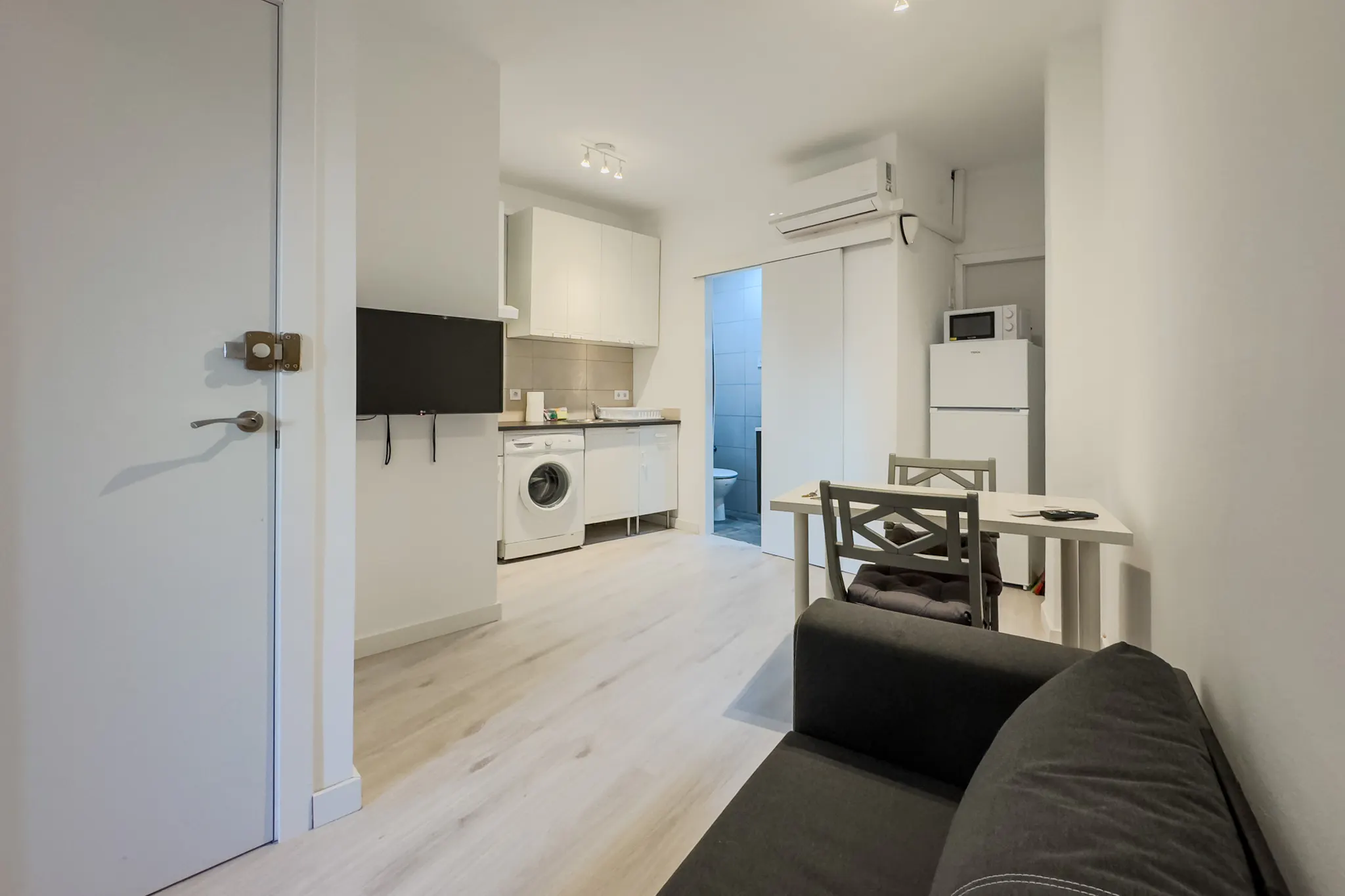 Carrer de Nàpols, Barcelona preview