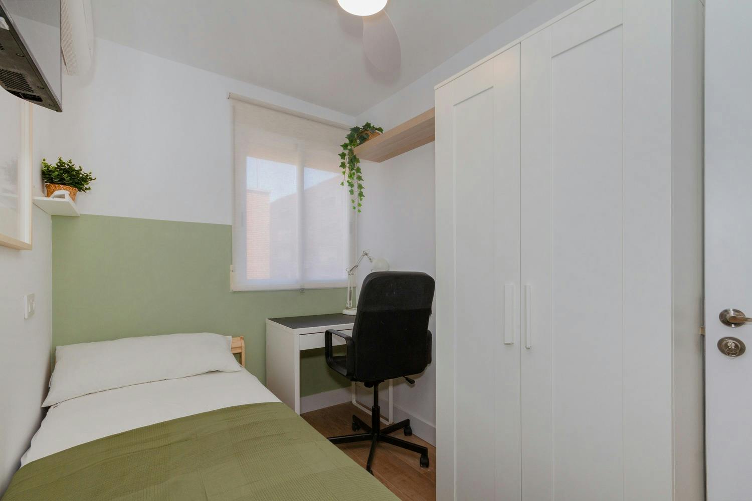 Habitación privada en alquiler por 325 € al mes en Alcalá de Henares, Calle Cánovas del Castillo