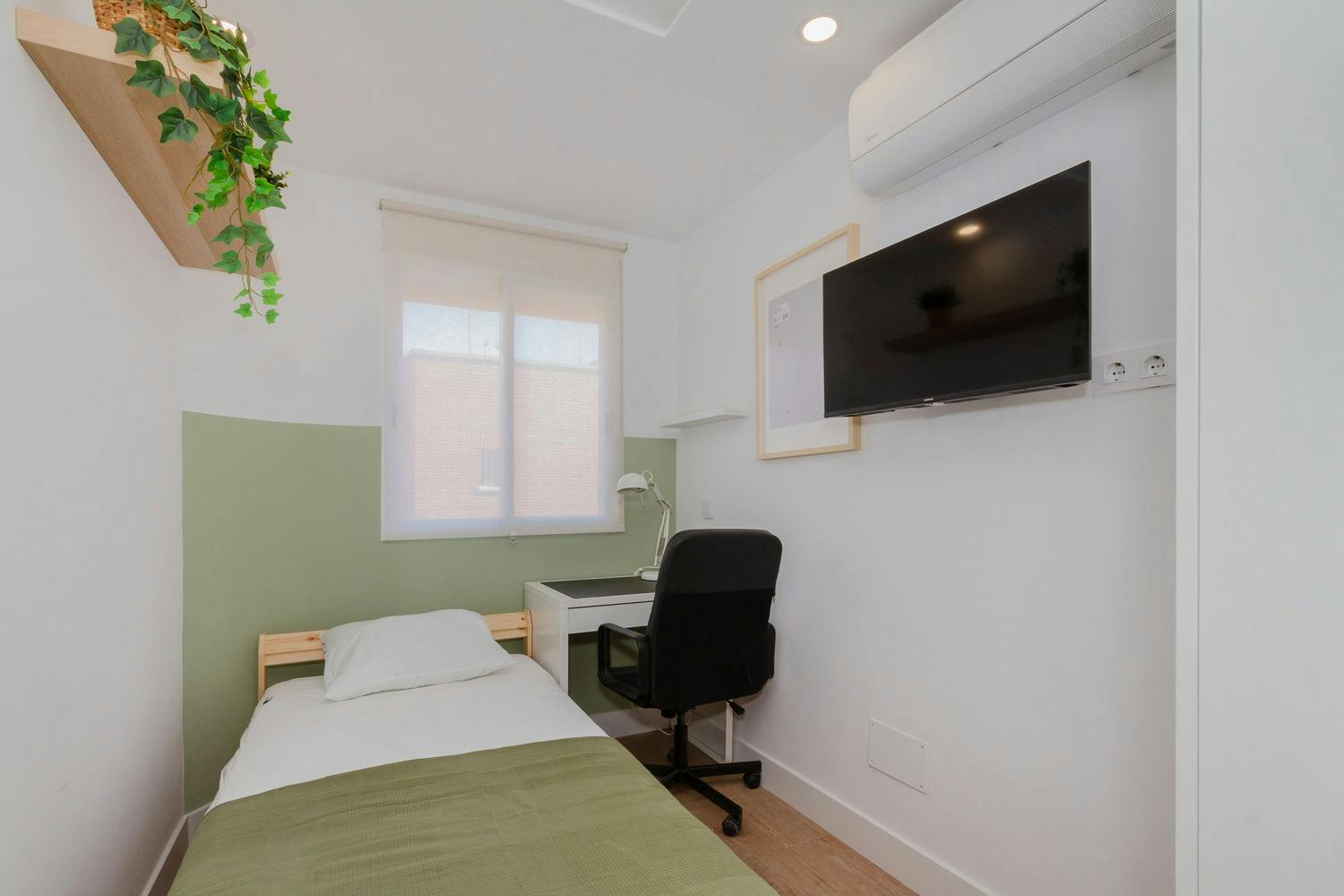 Calle Cánovas del Castillo, Alcalá de Henares preview