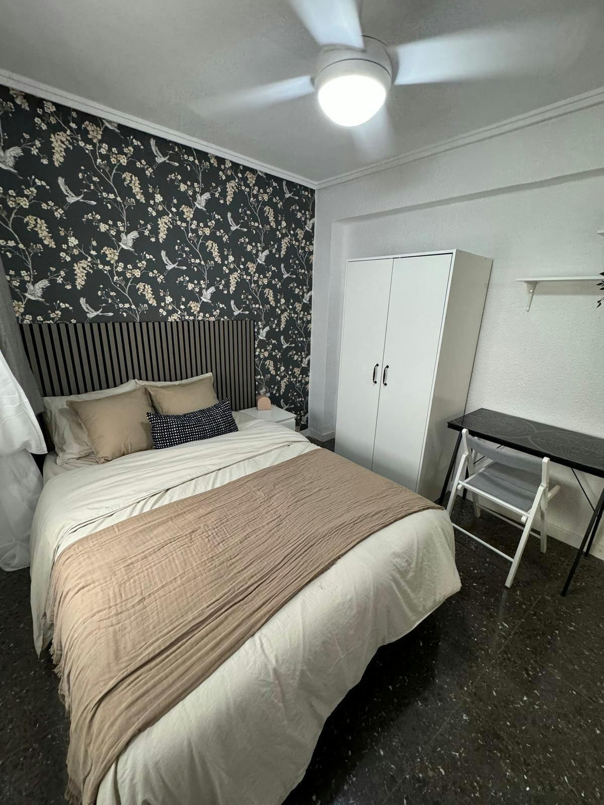 Private room for rent for €365 per month in Port Saplaya, Carrer Valencia