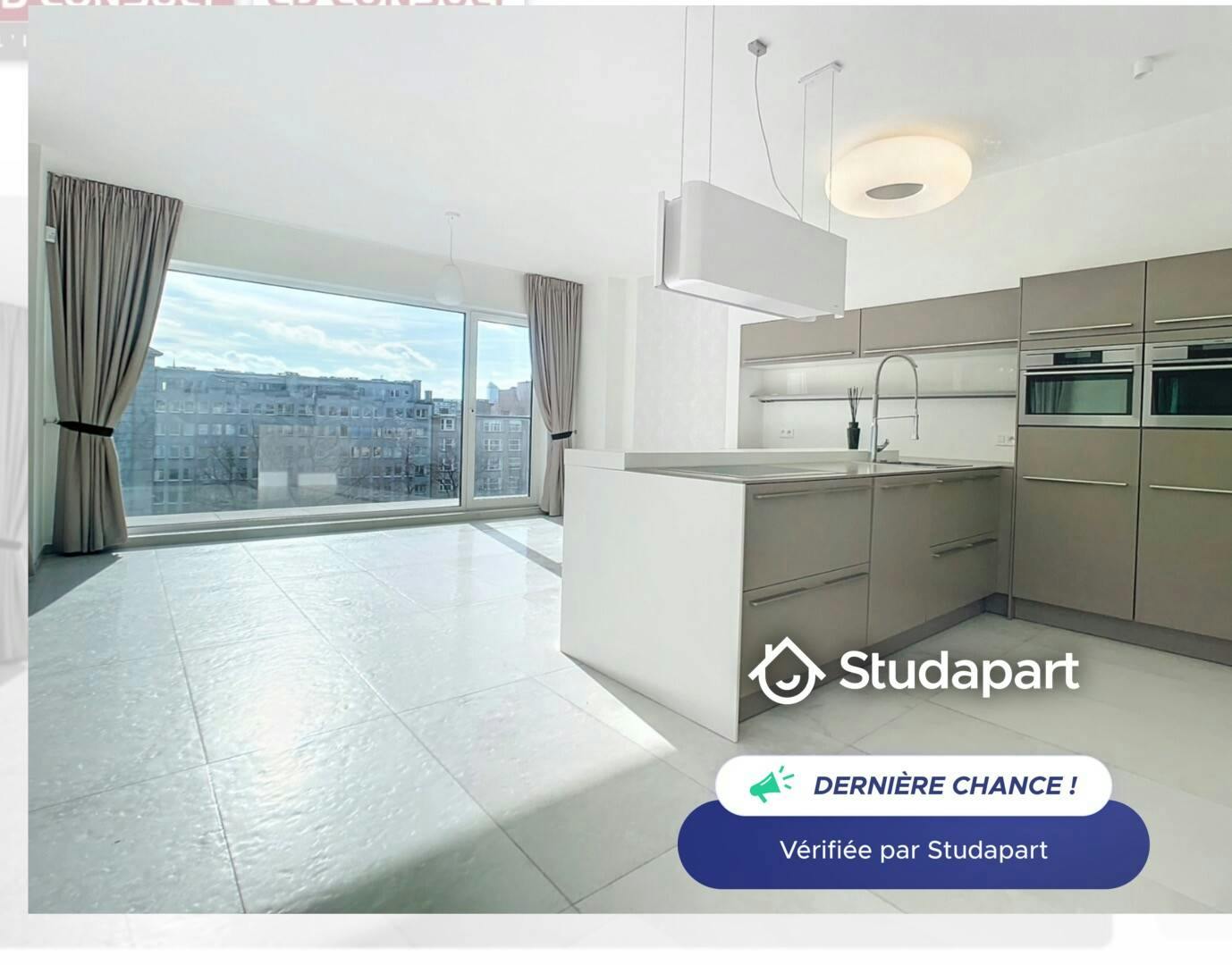 Mieszkanie do wynajęcia za 1800 € miesięcznie w mieście Liège, Place de la Cathédrale