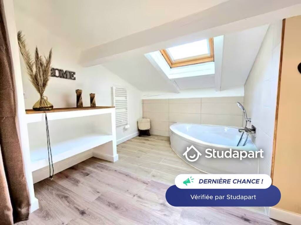 Apartment for rent for €685 per month in Nîmes, Rue Nantilde