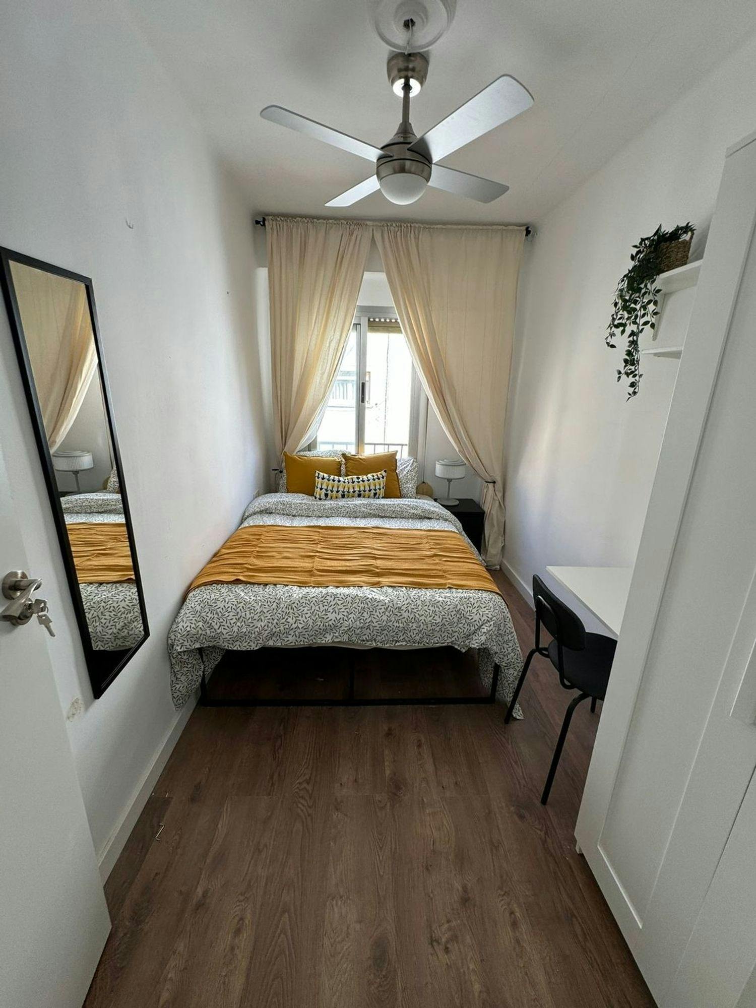 Private room for rent for €310 per month in Valencia, Carrer del Cardenal Benlloch