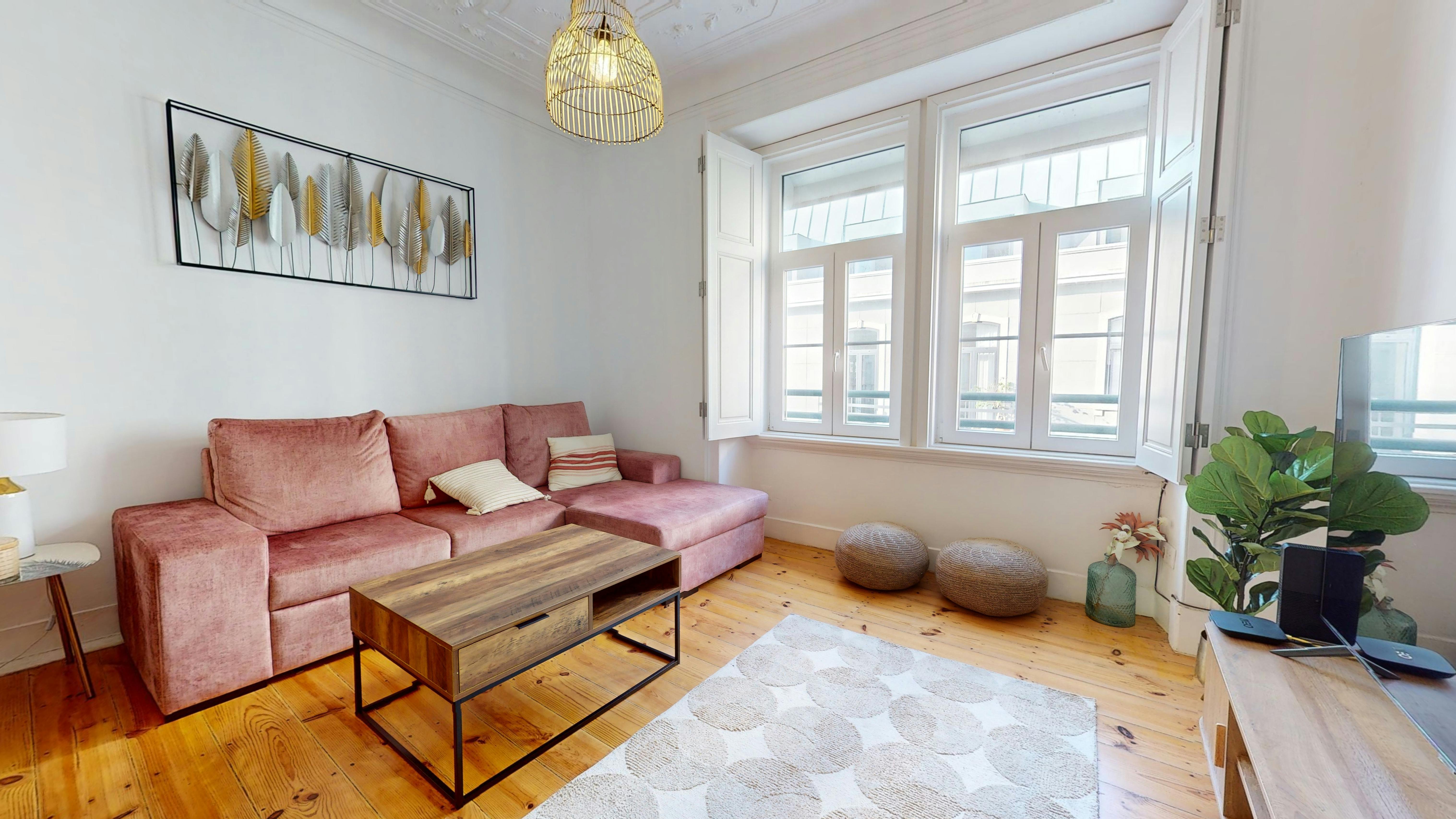Apartment for rent for €2,000 per month in Lisbon, Rua Cidade da Horta