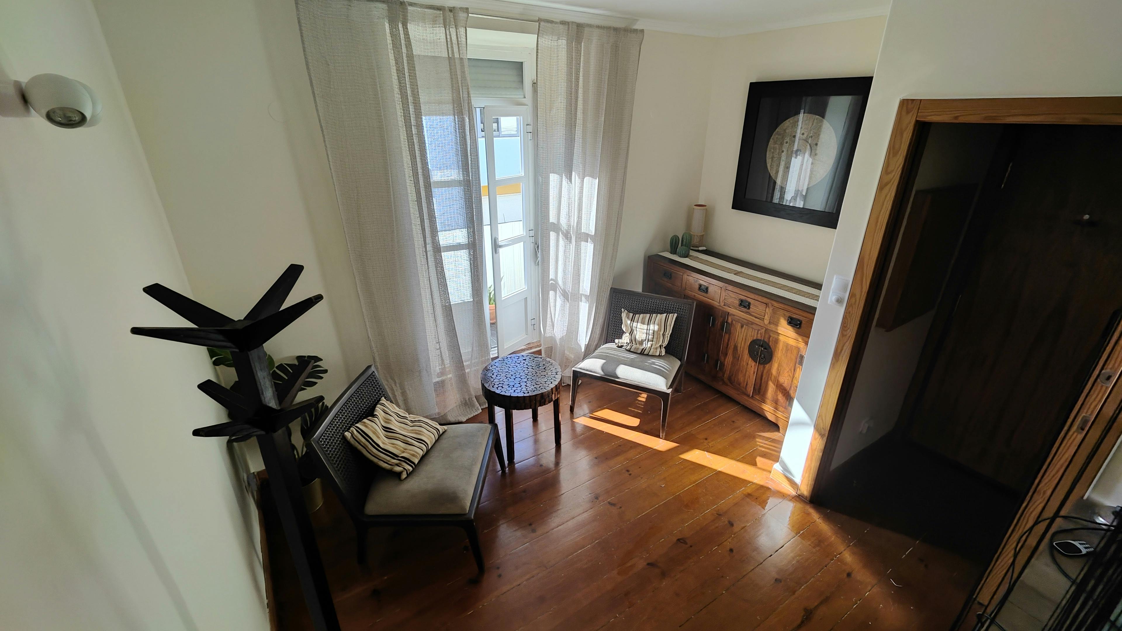 Appartement à louer pour 1 600 €/mois à Lisbon, Rua Sabino de Sousa