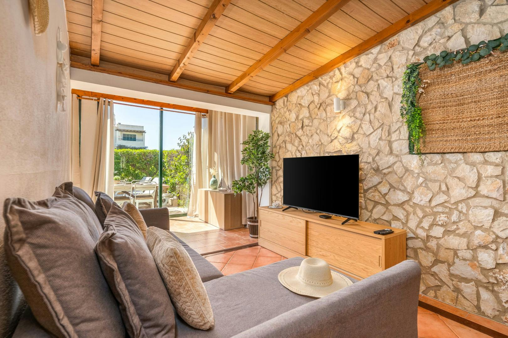 Apartment for rent for €2,850 per month in Pêra, Urbanização A Vilita