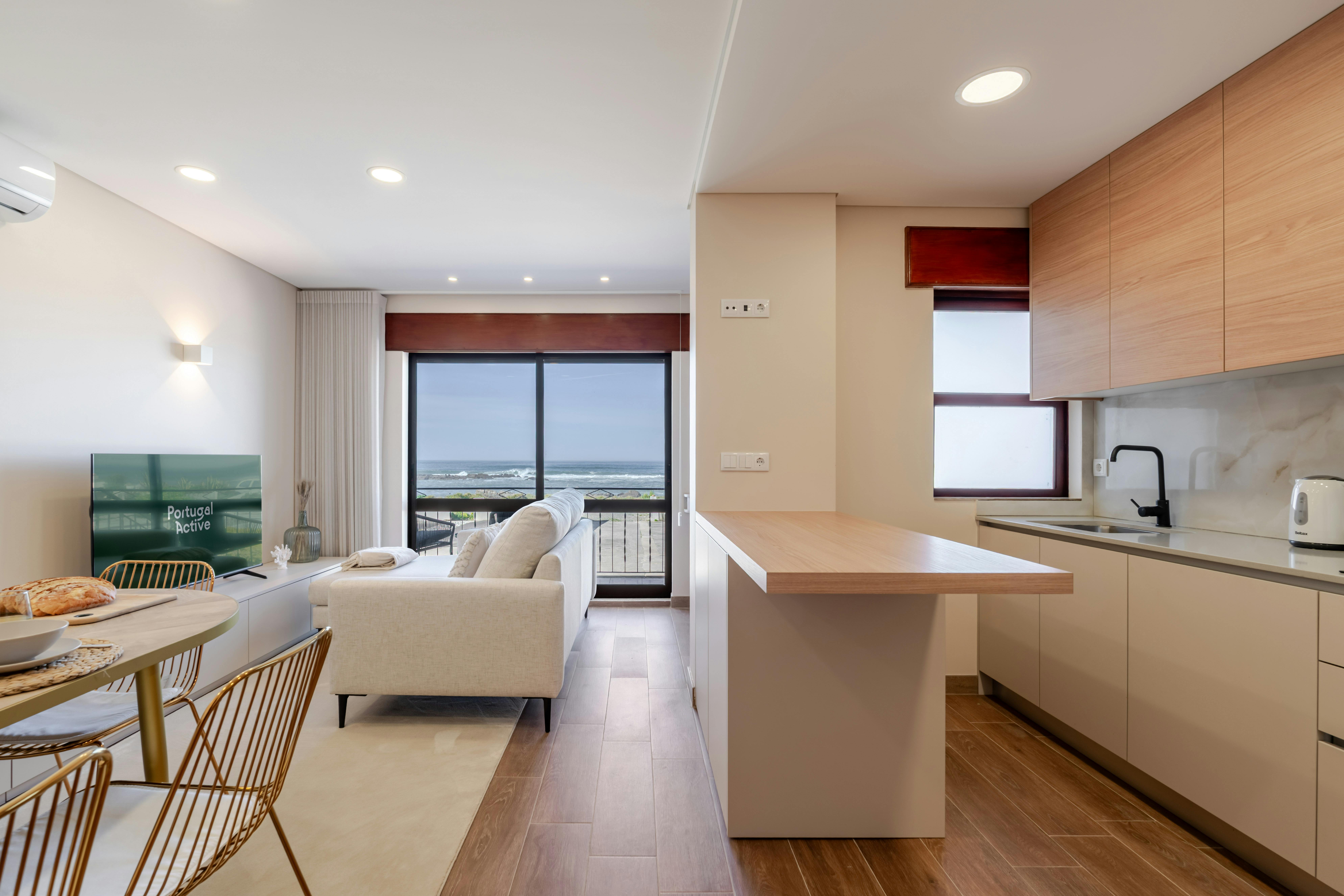 Maison à louer pour 2 250 €/mois à Carreço, Rua do Portinho