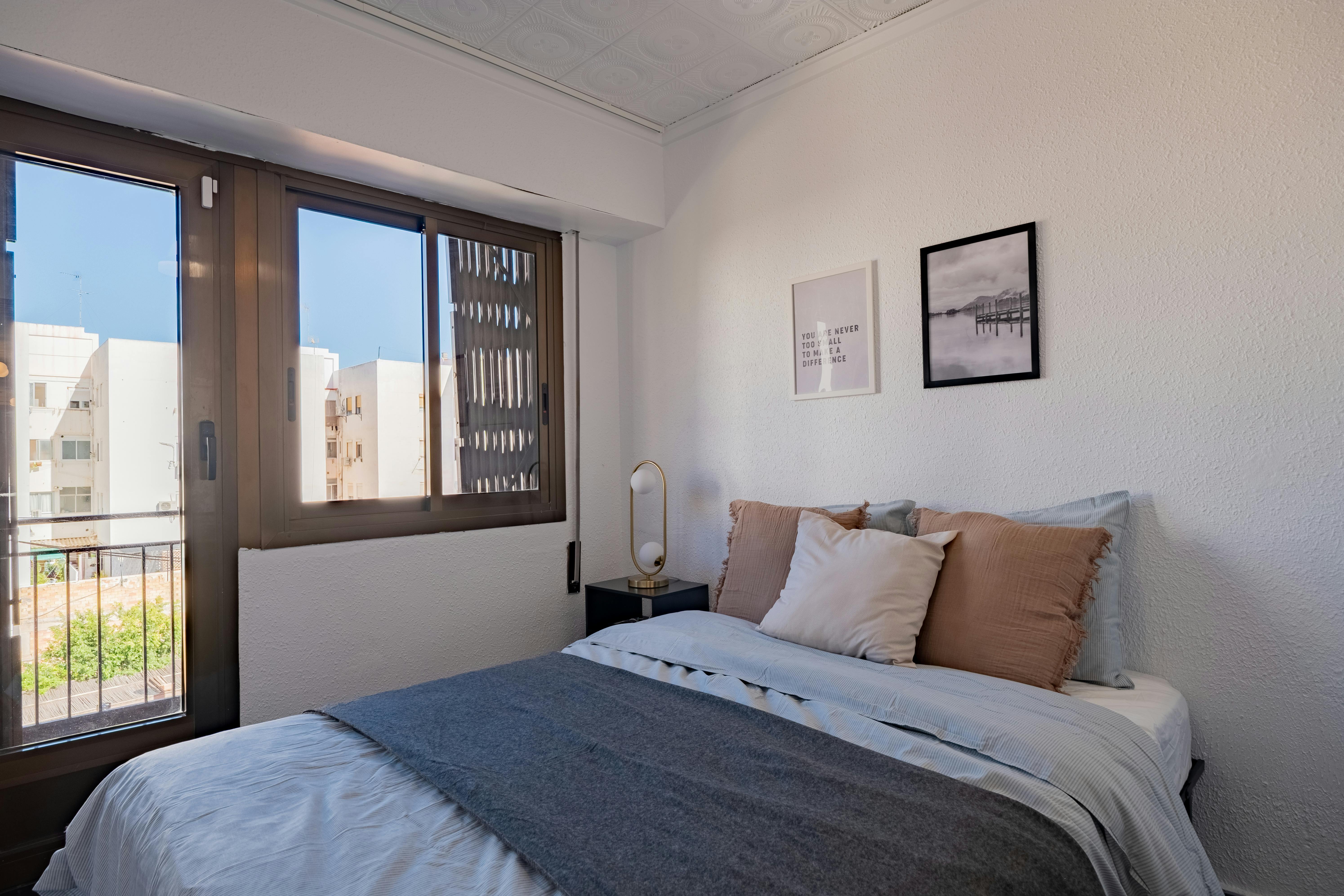 Private room for rent for €330 per month in Valencia, Carrer del Mestre Alberto Luz