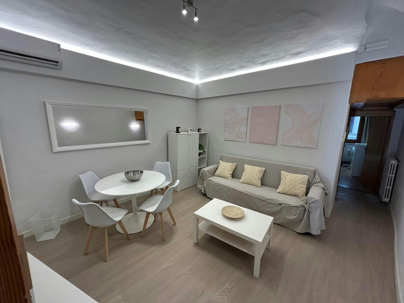 Apartment for rent for €1,300 per month in Florence, Via Romana