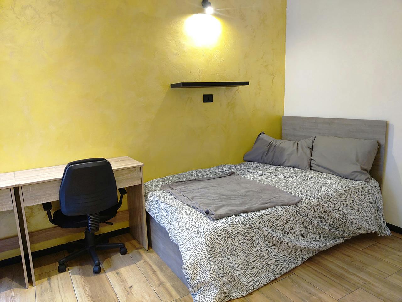 Delat rum att hyra för 300 € i månaden i Turin, Via Sesia