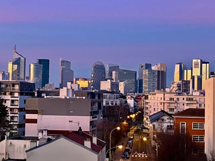 Private room for rent for €1,300 per month in Courbevoie, Rue Franklin