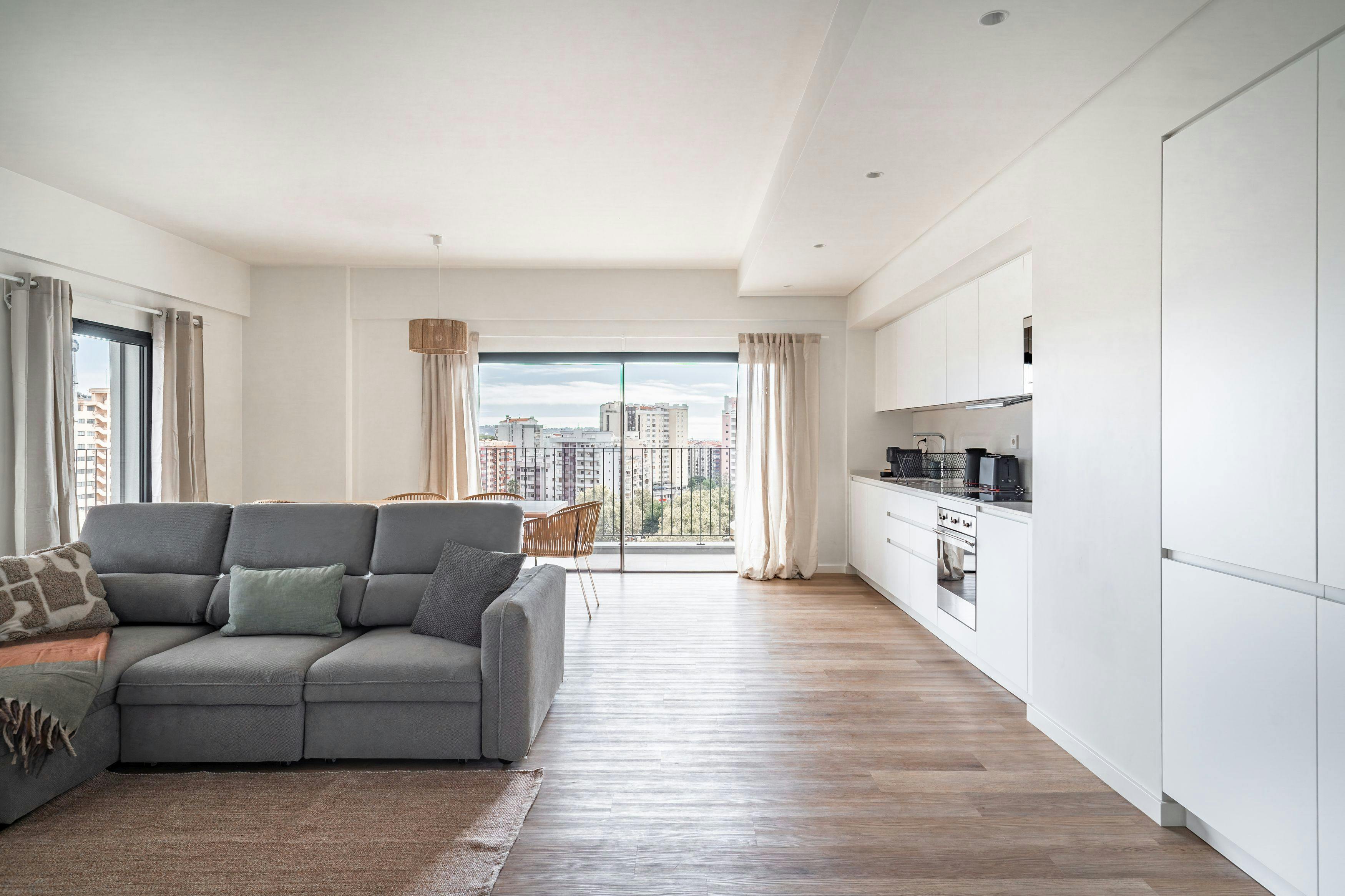 公寓 正在以 €2,800 的月租出租，其位于 Algés, Alameda Engenheiro José Mattos e Silva