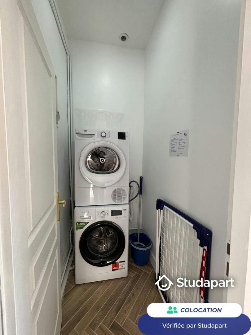 Private room for rent on Rue des Trois Rois, Marseille - Plus