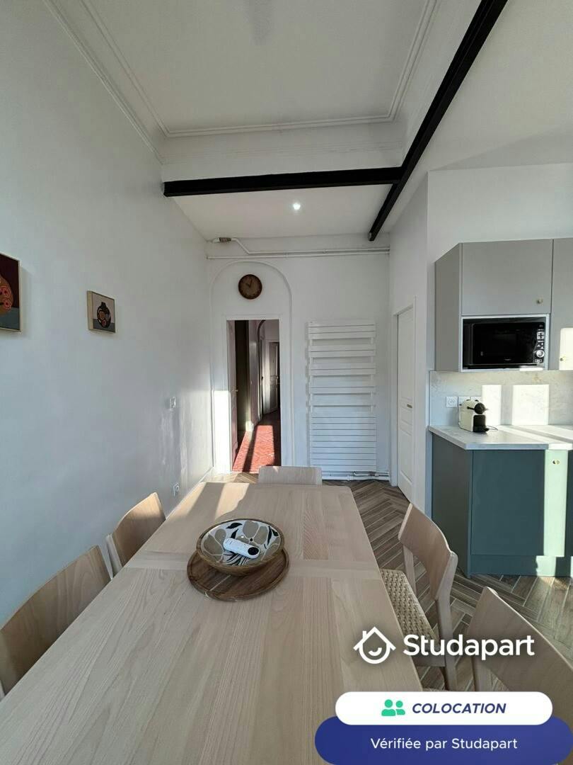 Private room for rent on Rue des Trois Rois, Marseille - Vue 3