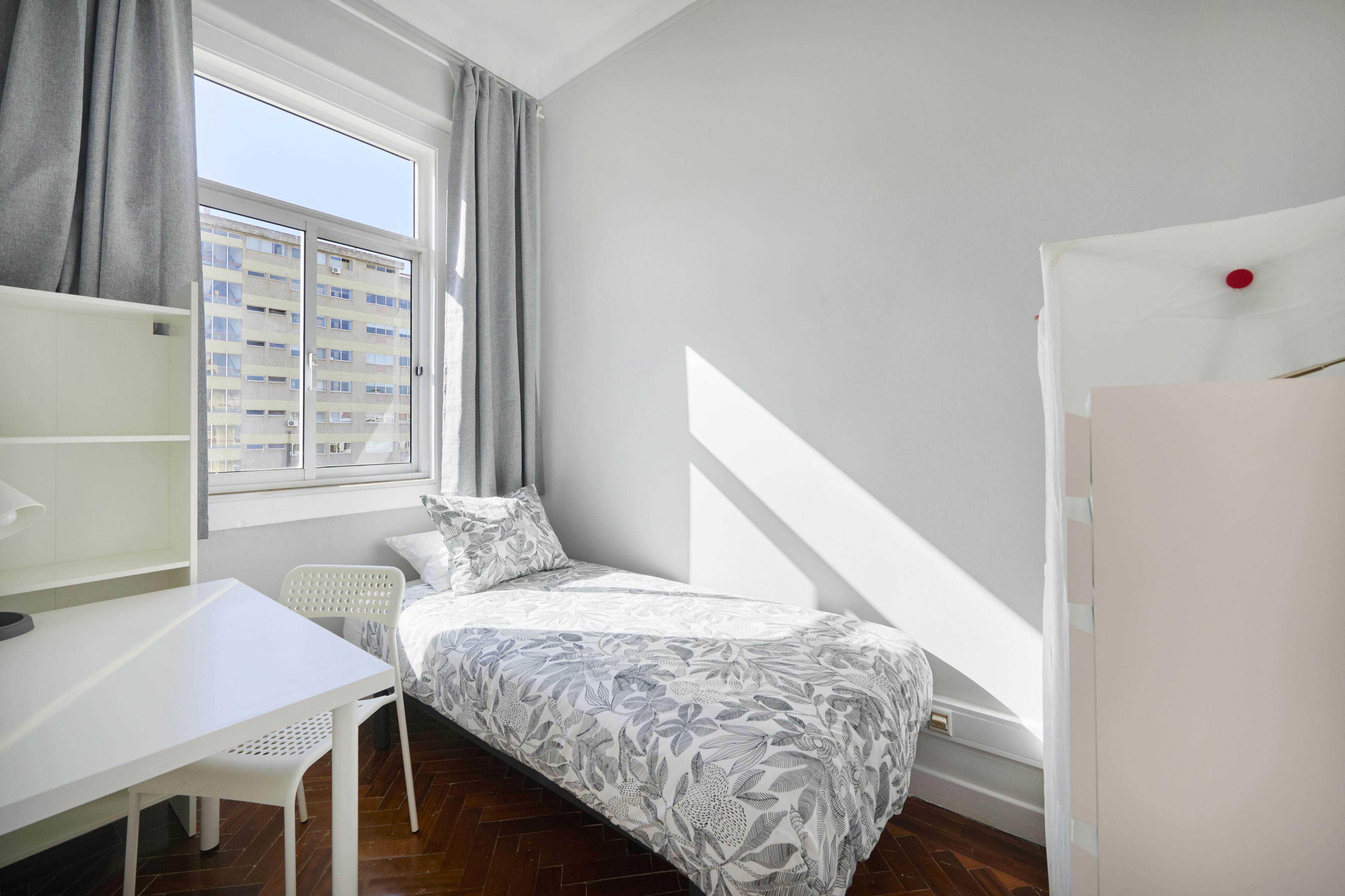 Chambre privée à louer pour 400 €/mois à Lisbon, Avenida Elias Garcia