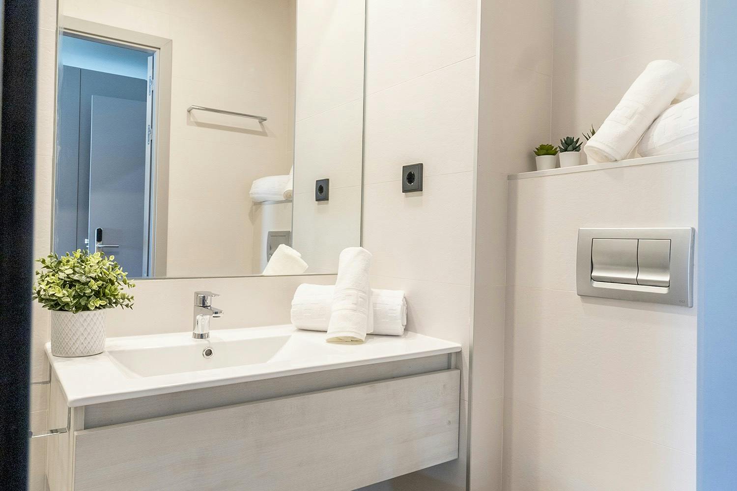 Double room Sevilla, 1 bed, 17m² — photo 13
