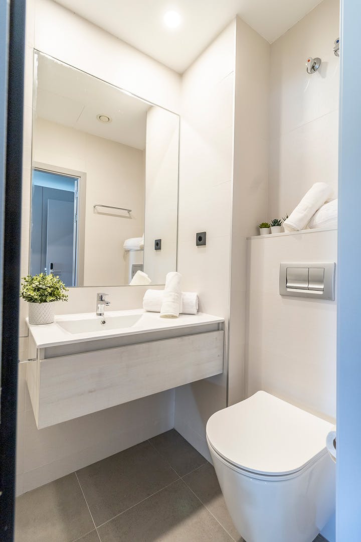 Double room Sevilla, 1 bed, 17m² — photo 8