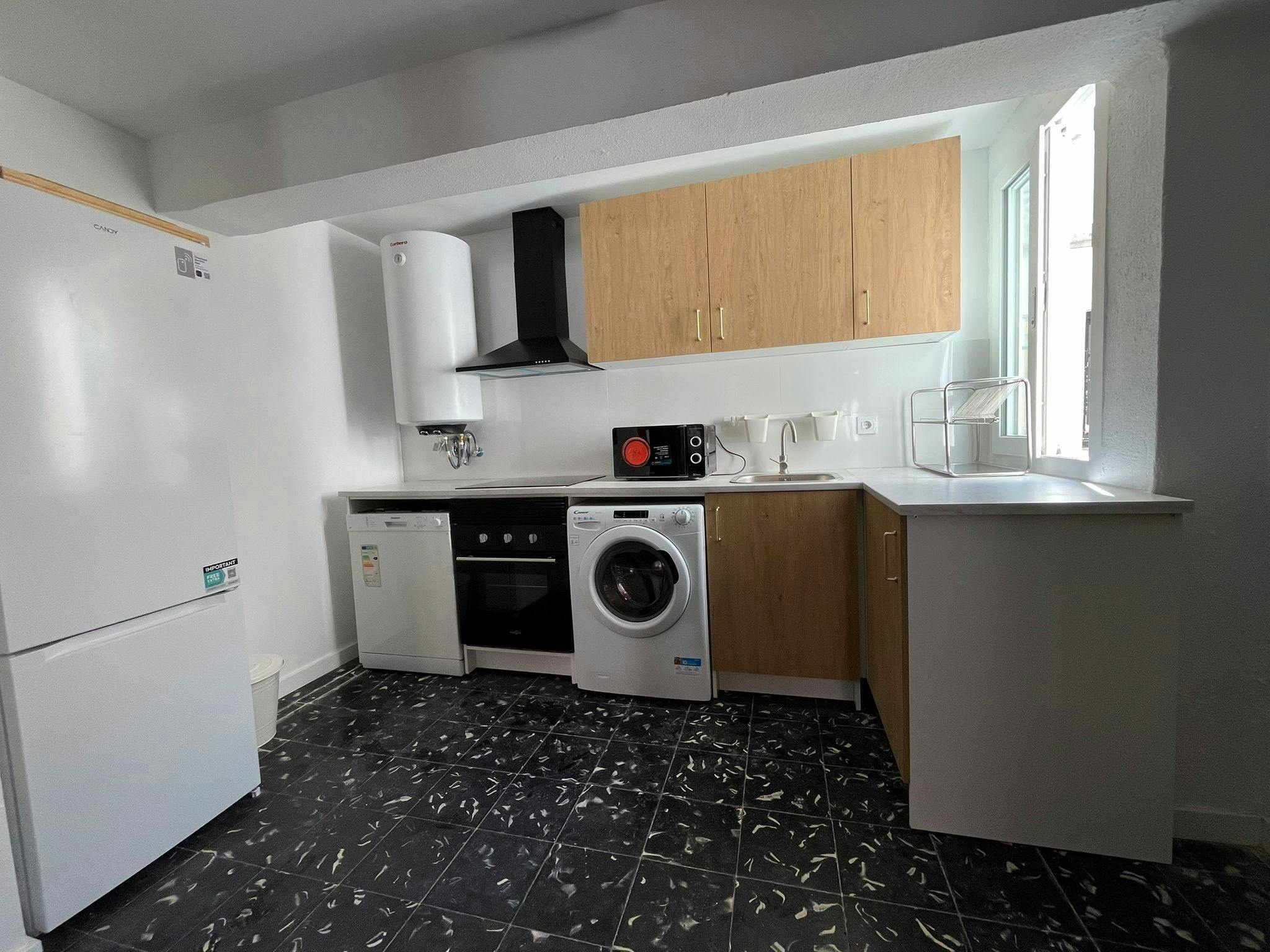 Single room Valencia, 1 bed, 7m² — photo 2