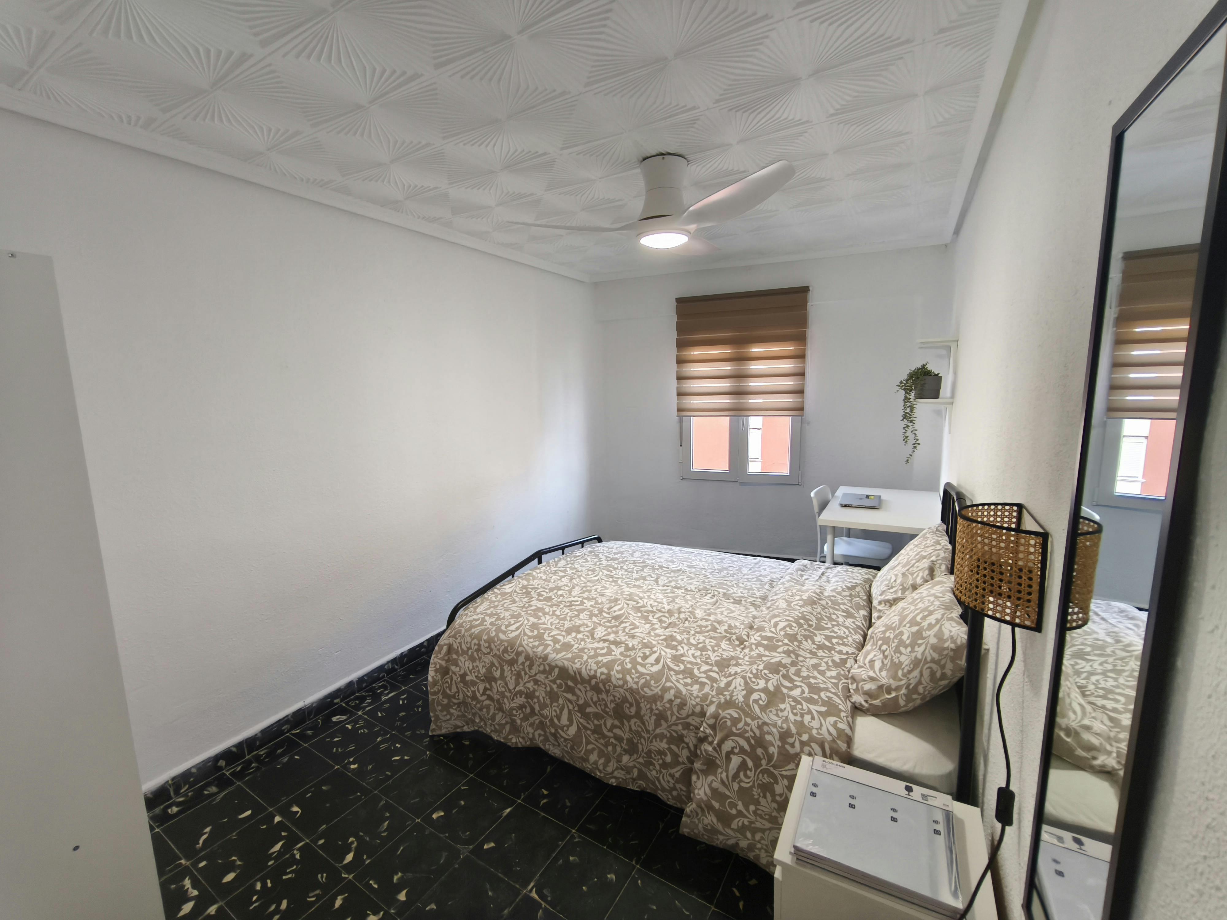 Single room Valencia, 1 bed, 7m² — photo 1