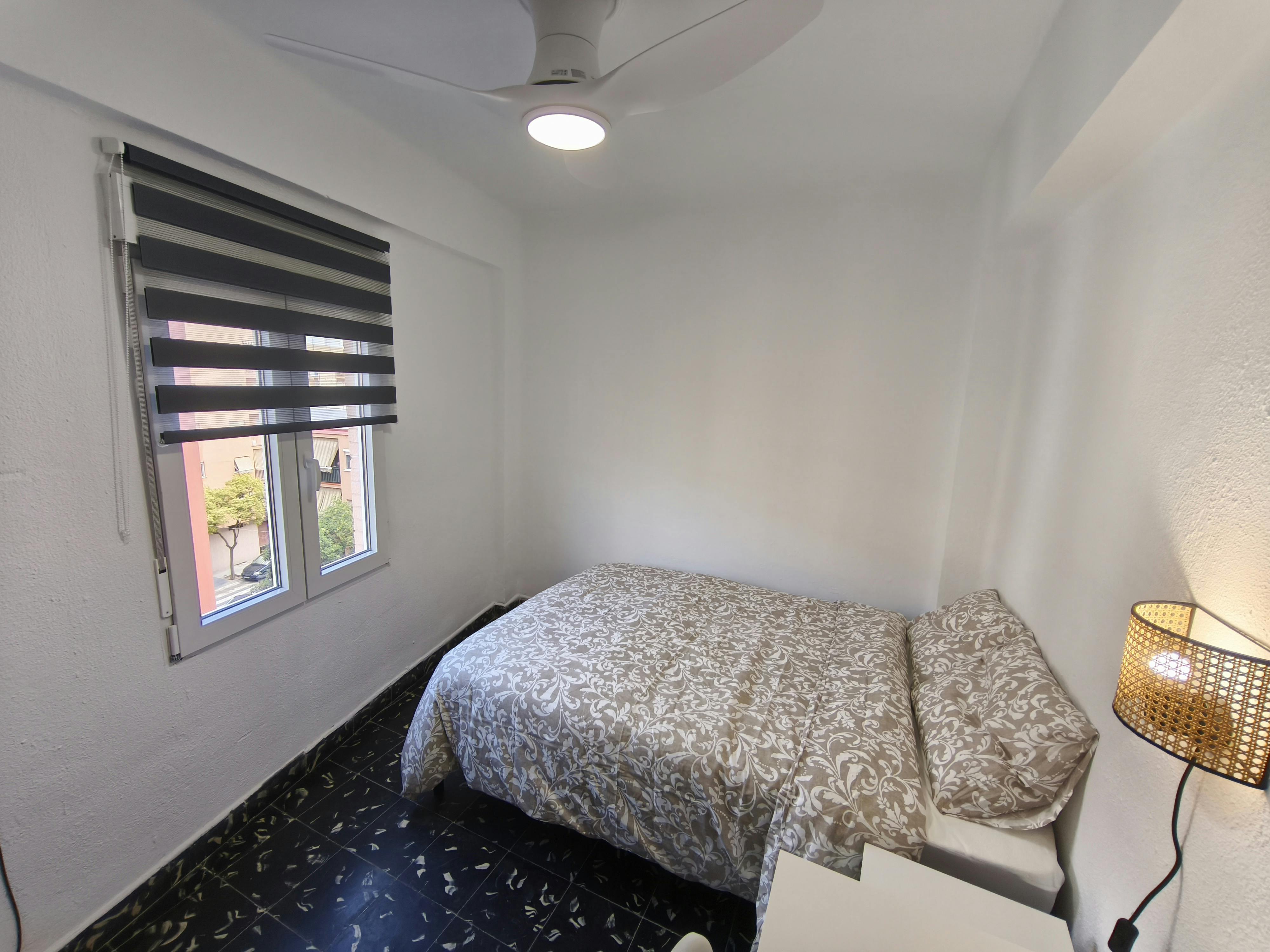 Single room Valencia, 1 bed, 8m² — photo 2