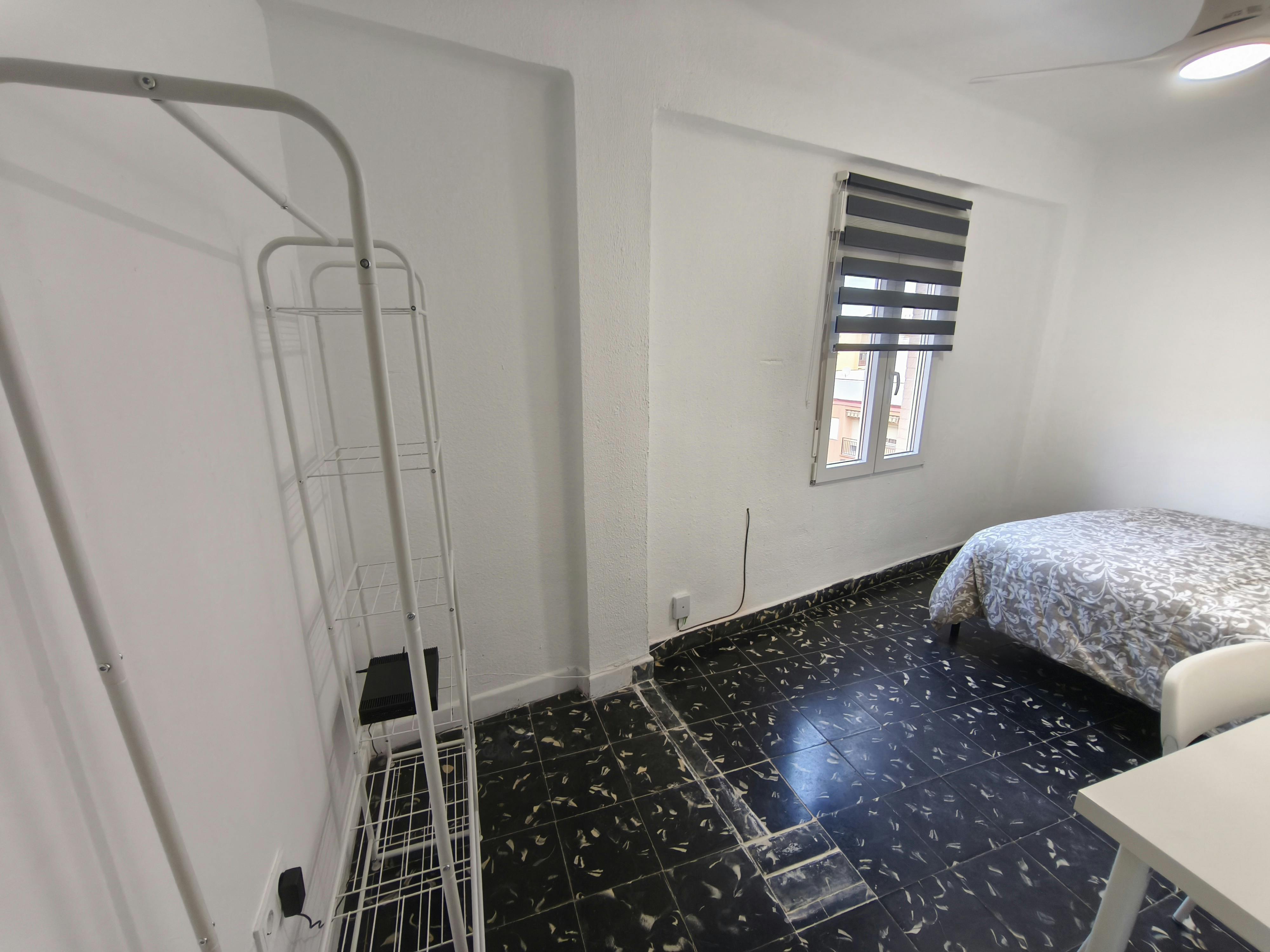 Single room Valencia, 1 bed, 8m² — photo 4