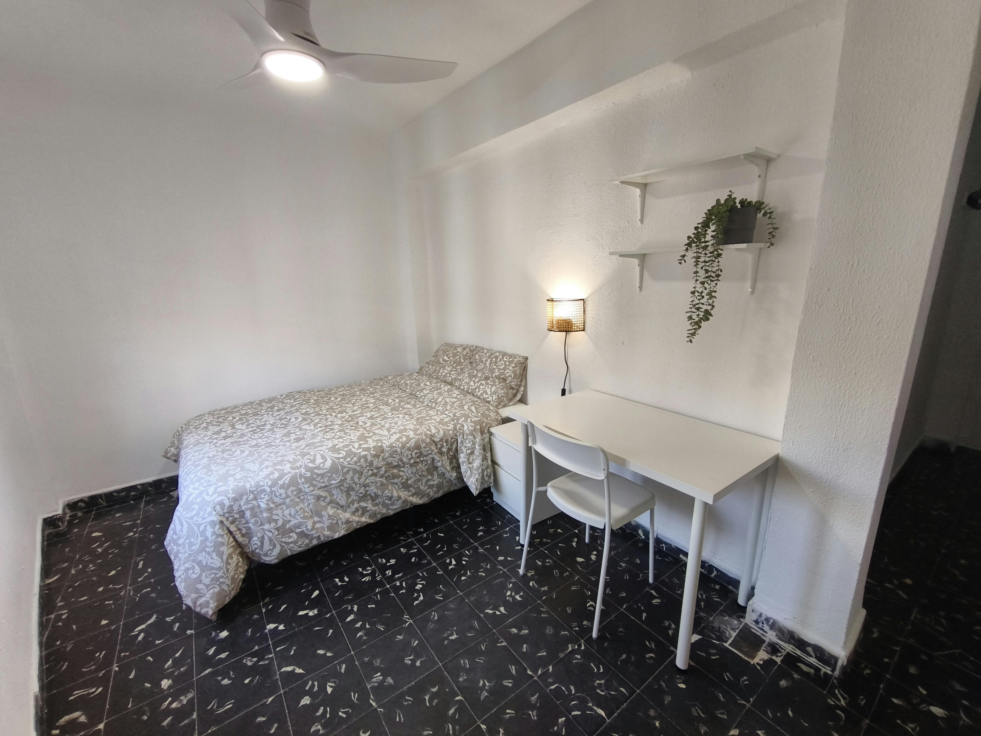 Single room Valencia, 1 bed, 8m² — photo 6