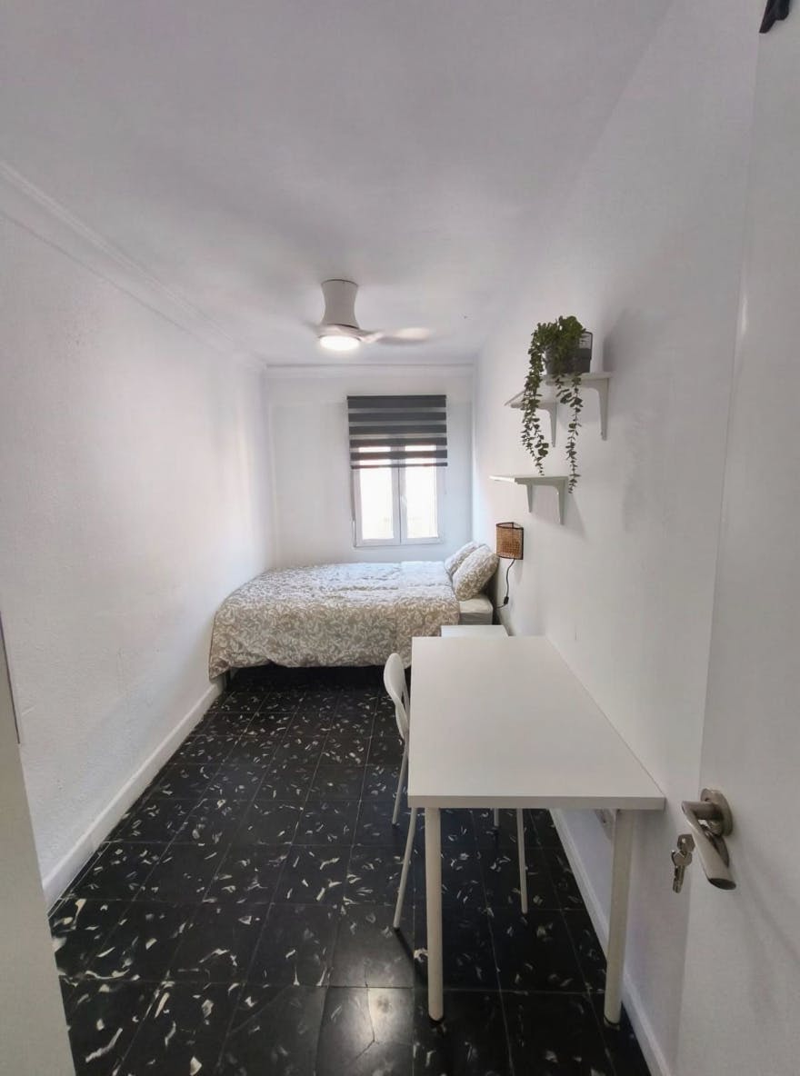 Single room Valencia, 1 bed, 7m² — photo 5