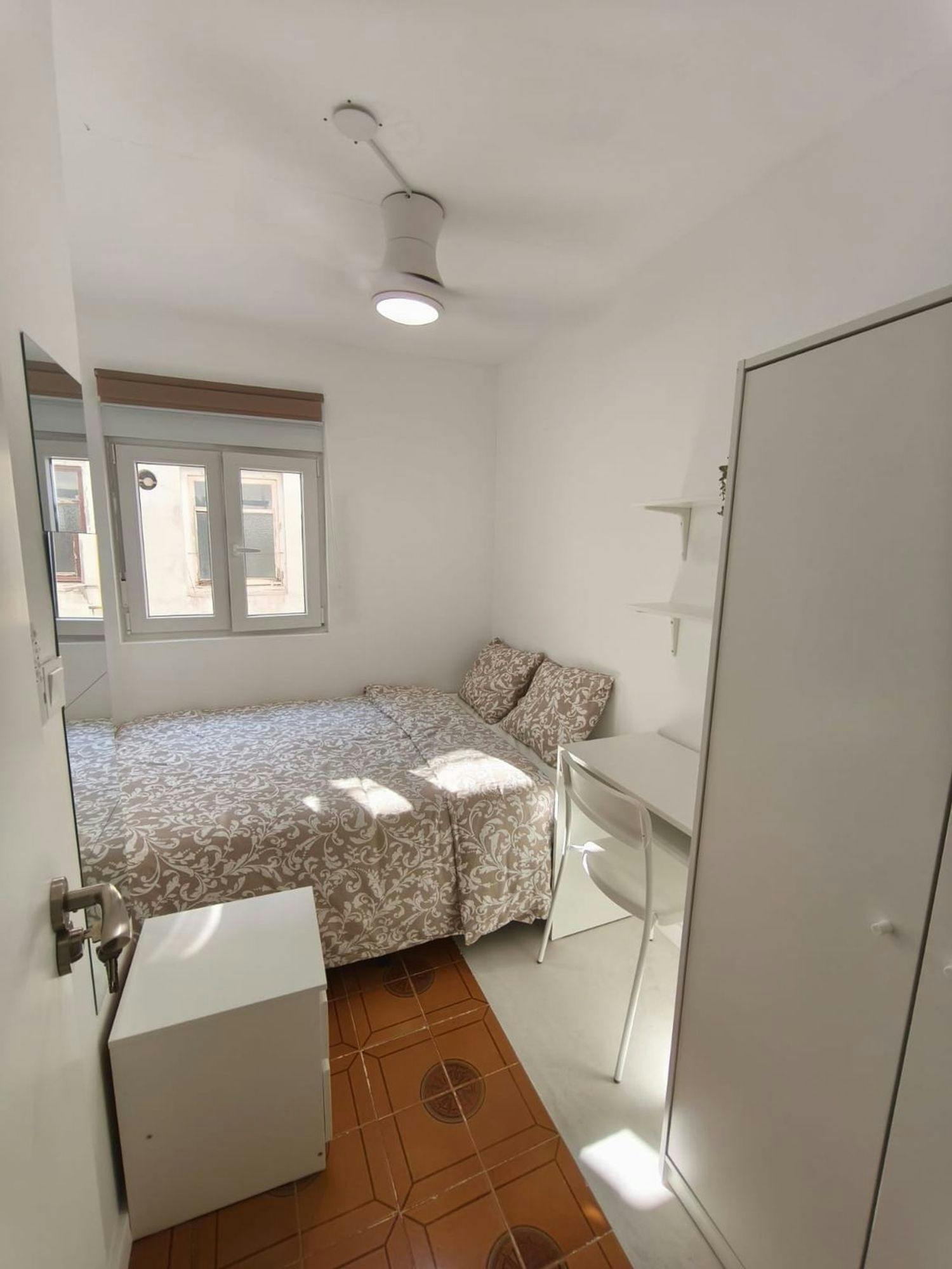 Single room Valencia, 1 bed, 5m² — photo 4