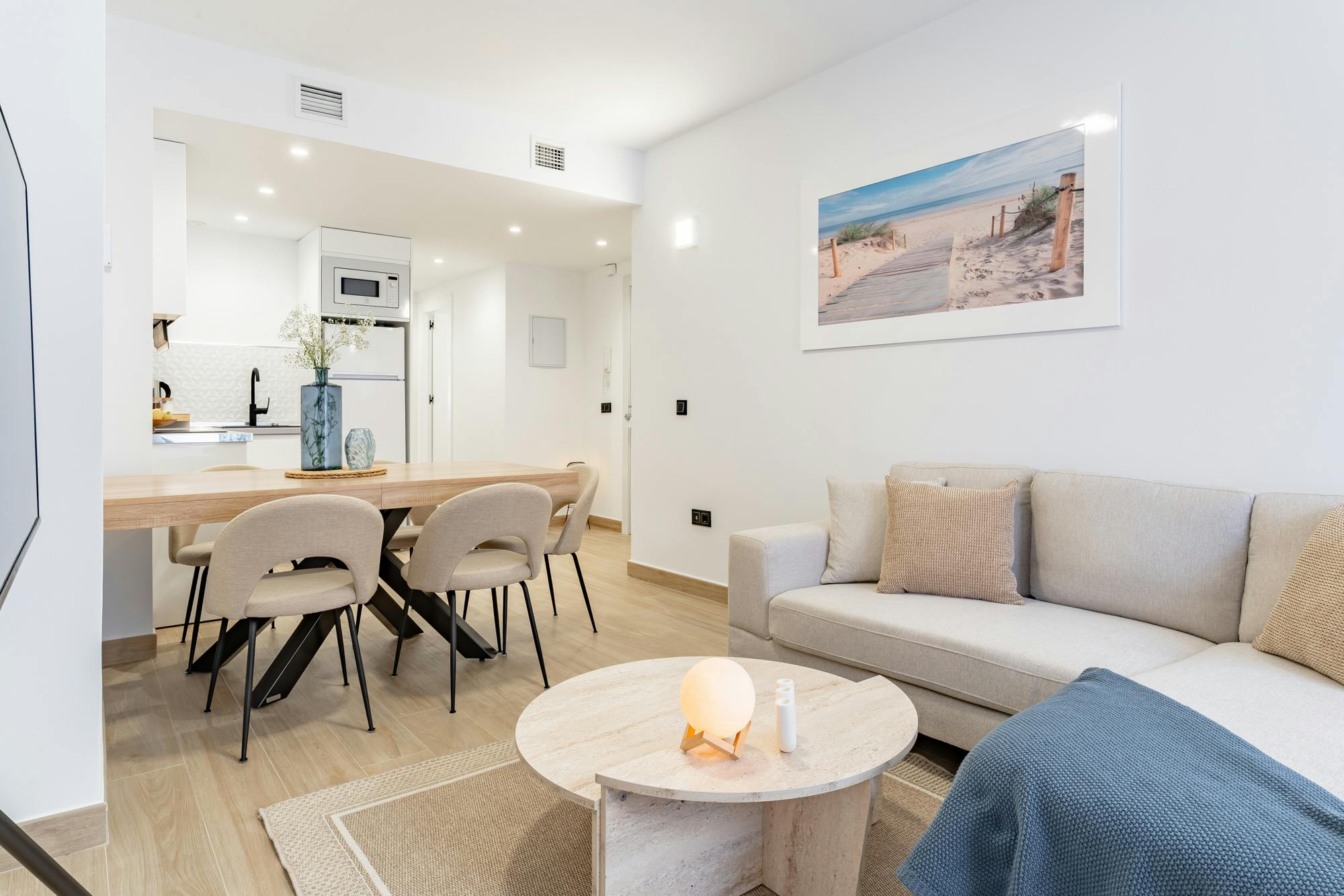 Apartment for rent for €2,100 per month in Fuengirola, Calle Soldado Salvador Tirado