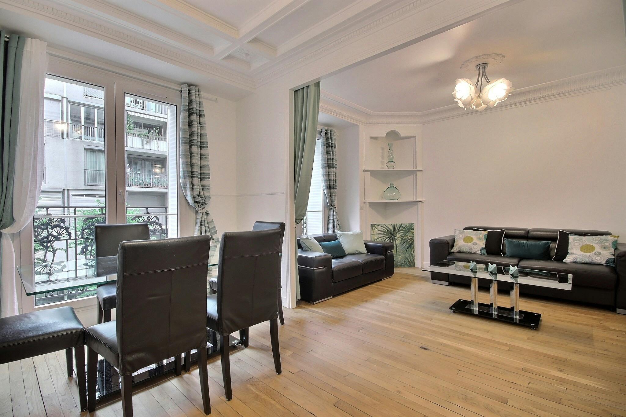 Apartment for rent for €2,581 per month in Paris, Rue Nélaton