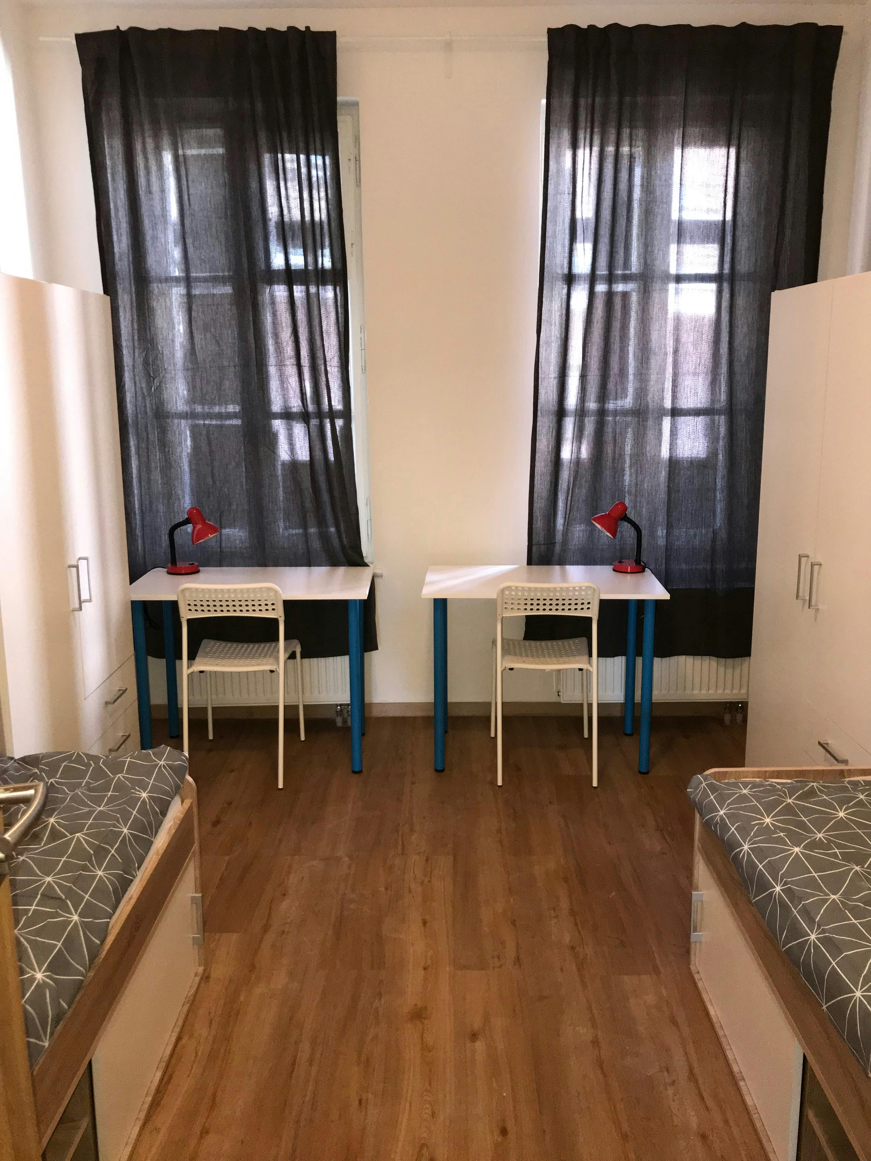 Общая комната сдается в аренду за 13 352 CZK в месяц в Hlavní město Praha, Na Šachtě