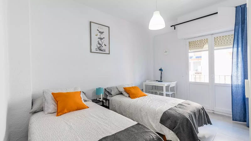Chambre privée à louer pour 325 €/mois à Valencia, Carrer Justo Vilar