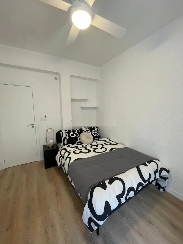 Private room in Carrer de la Indústria, Valencia (1665096) room image 1