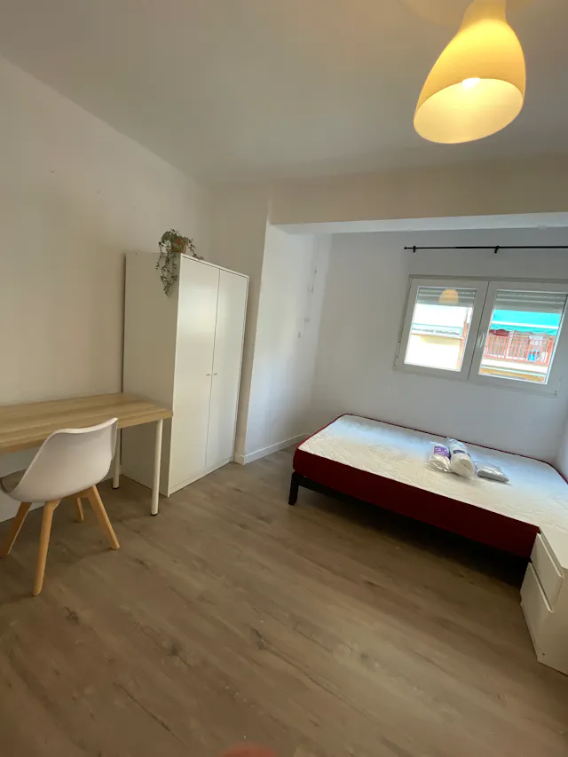 Private room in Carrer de Veneçuela, Valencia (1665173) room image 2