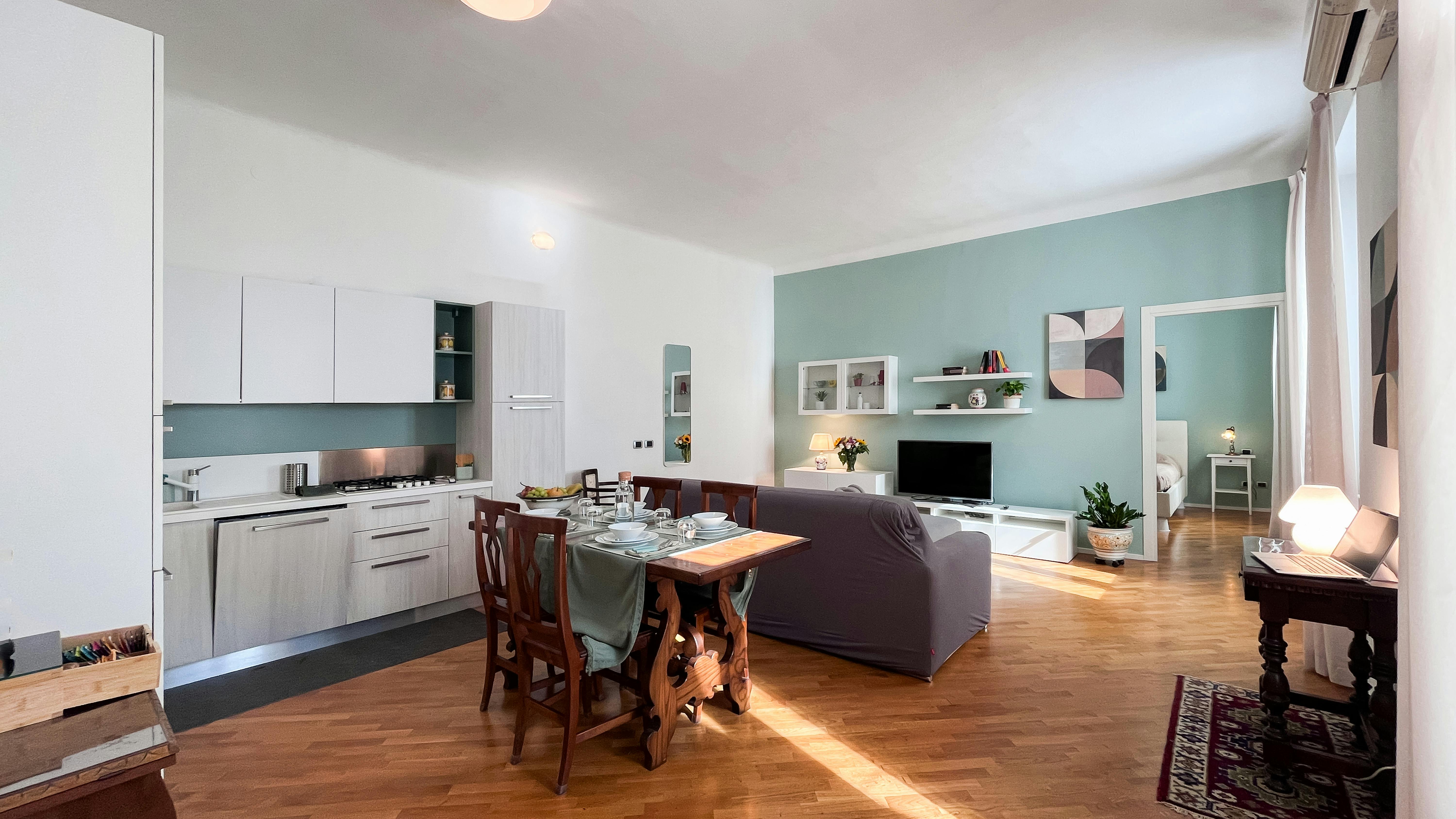 Apartment for rent for €3,000 per month in Milan, Via Plinio