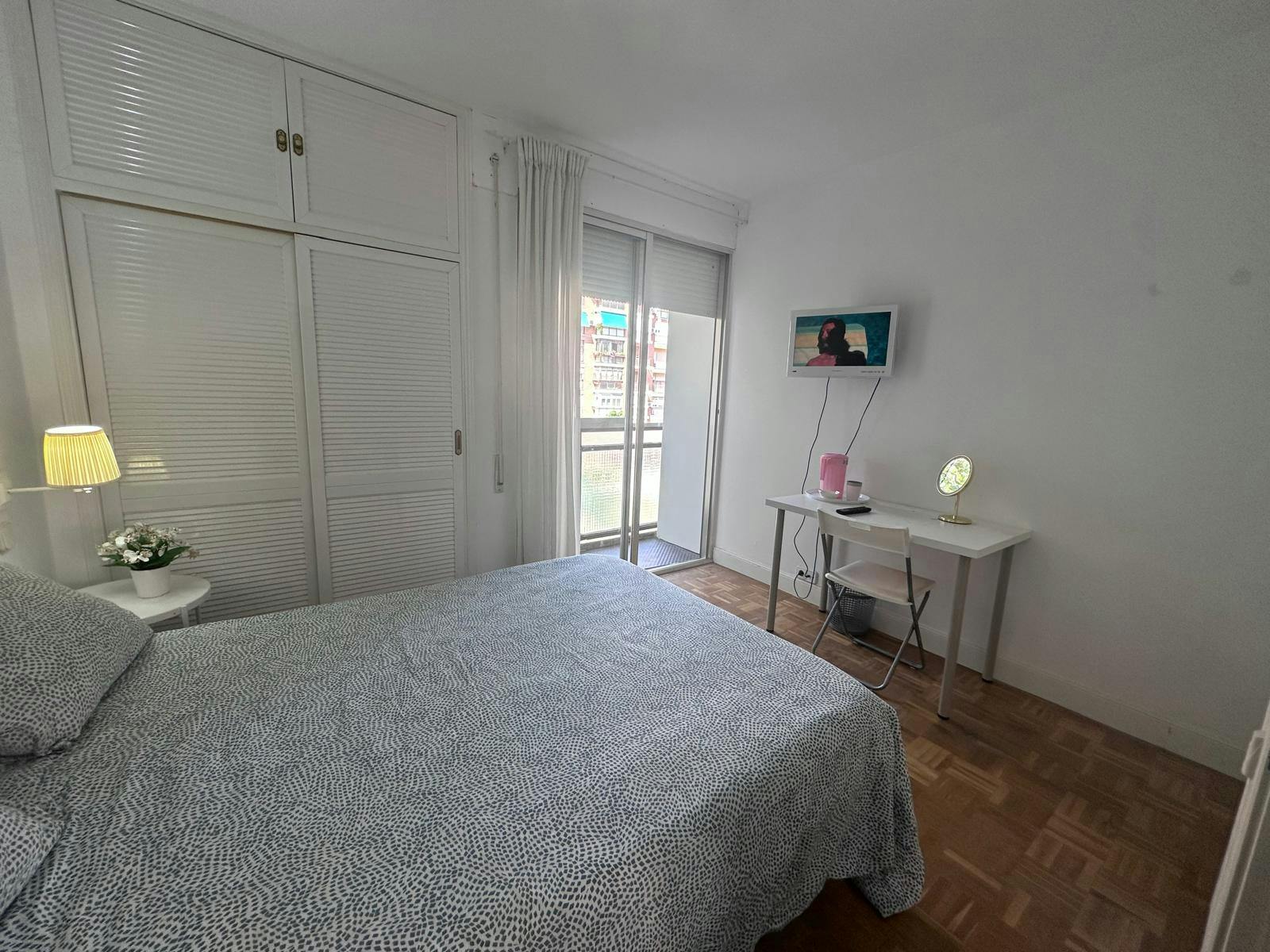 Calle de Puentelarra, Madrid preview