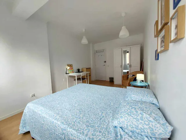 Private room in Calle de Puentelarra, Madrid (1665307) room image 1