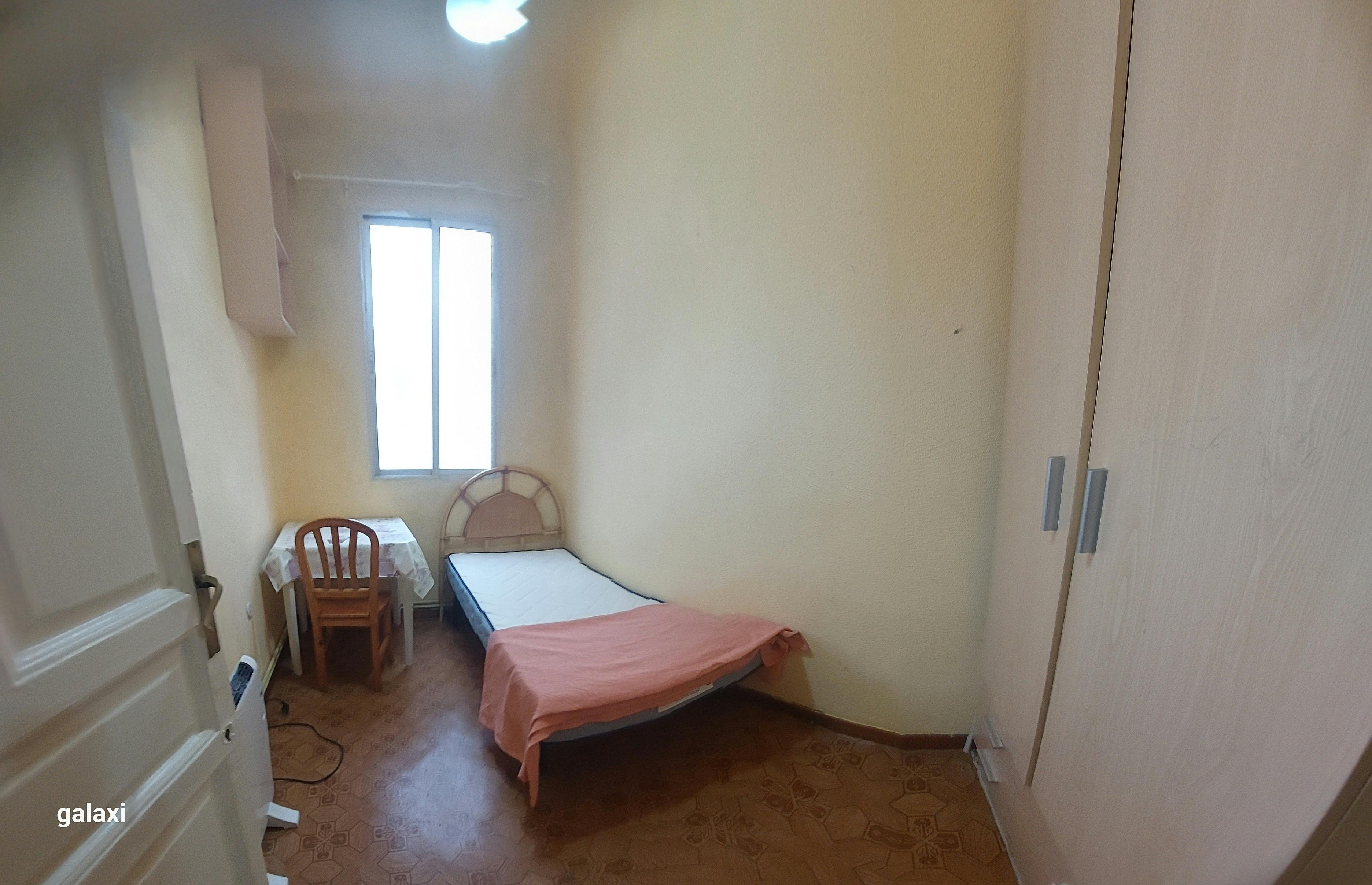 2-Bedroom Apartment in Calle de Tortosa, Madrid (1665309) ROOM 2