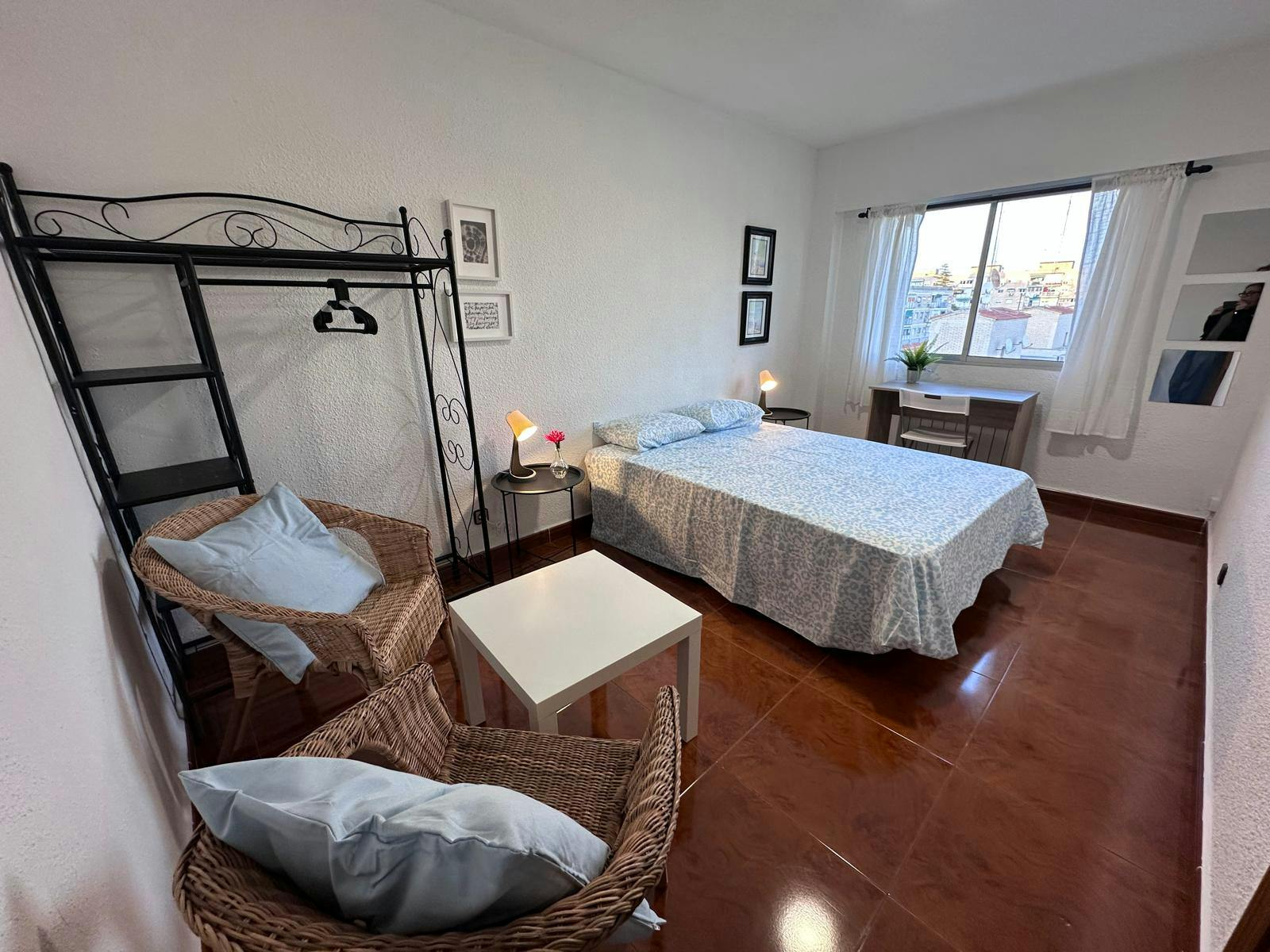 Private room for rent for €530 per month in Alcalá de Henares, Calle Miguel Ángel