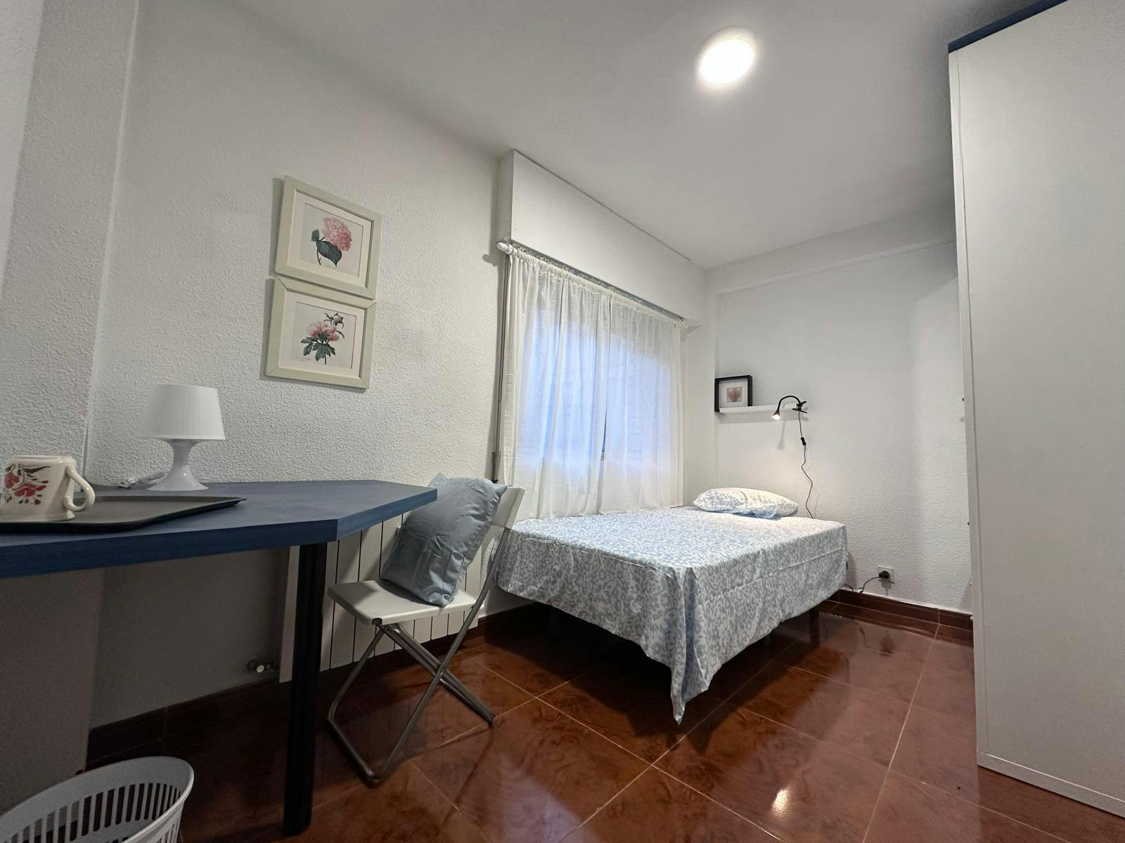 Private room for rent for €499 per month in Alcalá de Henares, Calle Miguel Ángel