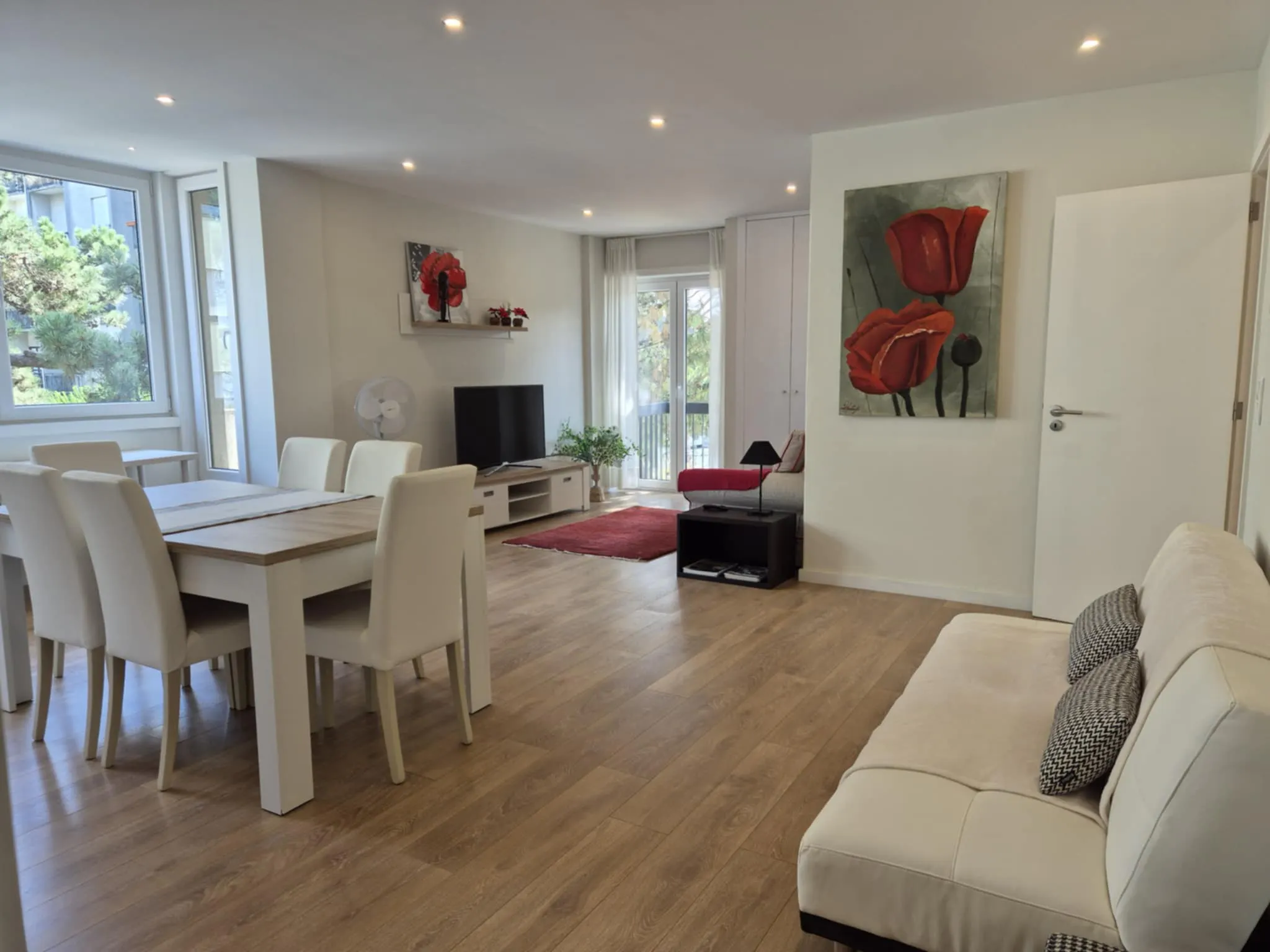 2-Bedroom Apartment in Praça Pedra Verde, Porto ROOM 1