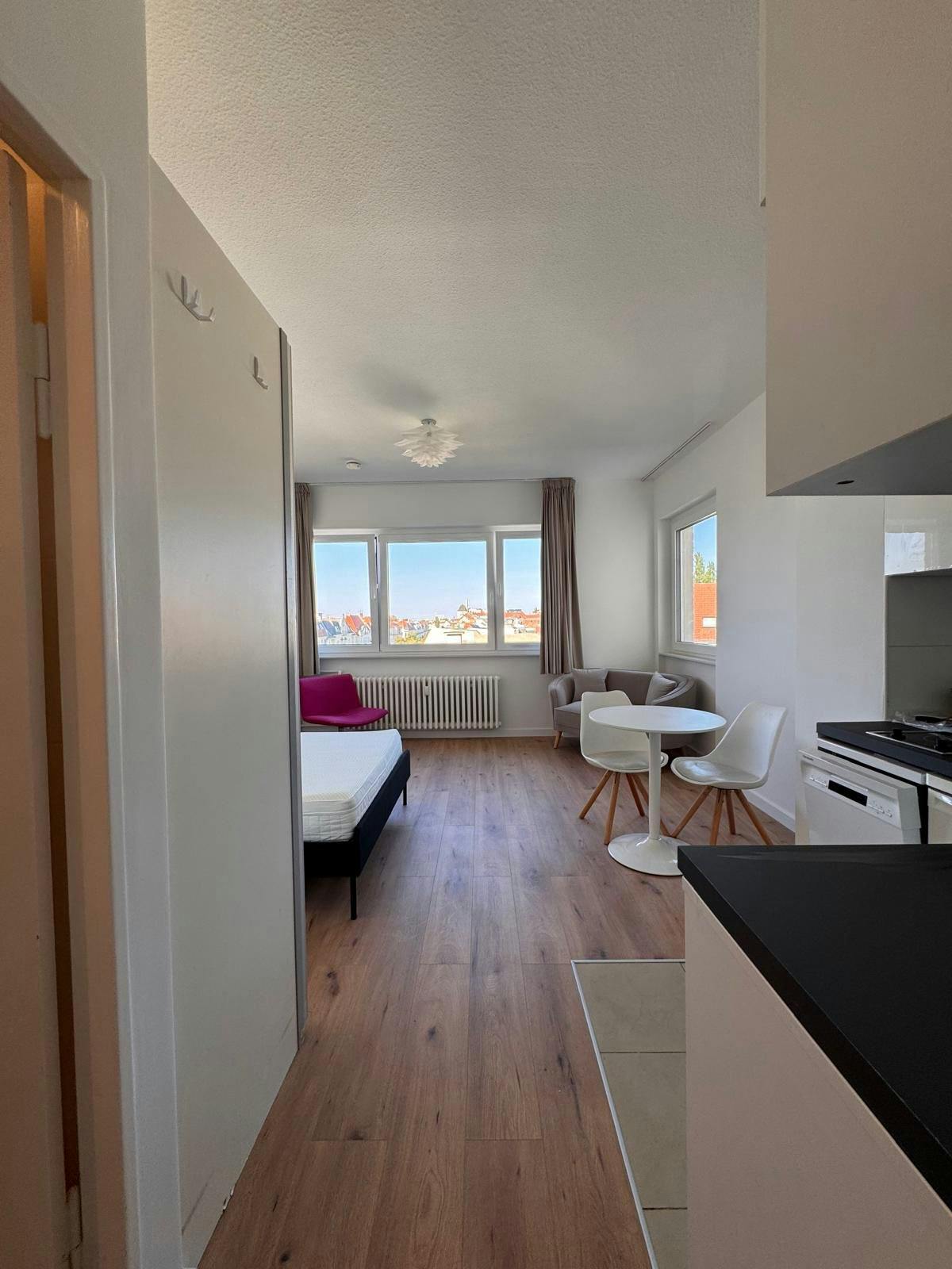 Studio for rent for €1,220 per month in Berlin, Nestorstraße