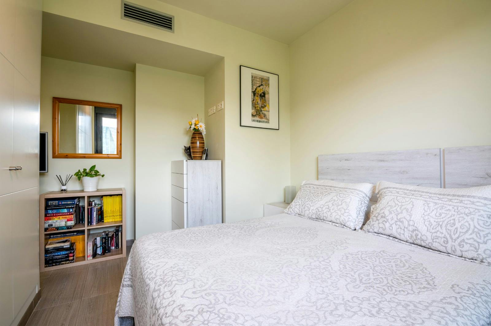 Shared room for rent for €750 per month in L'Hospitalet de Llobregat, Plaça d'Europa